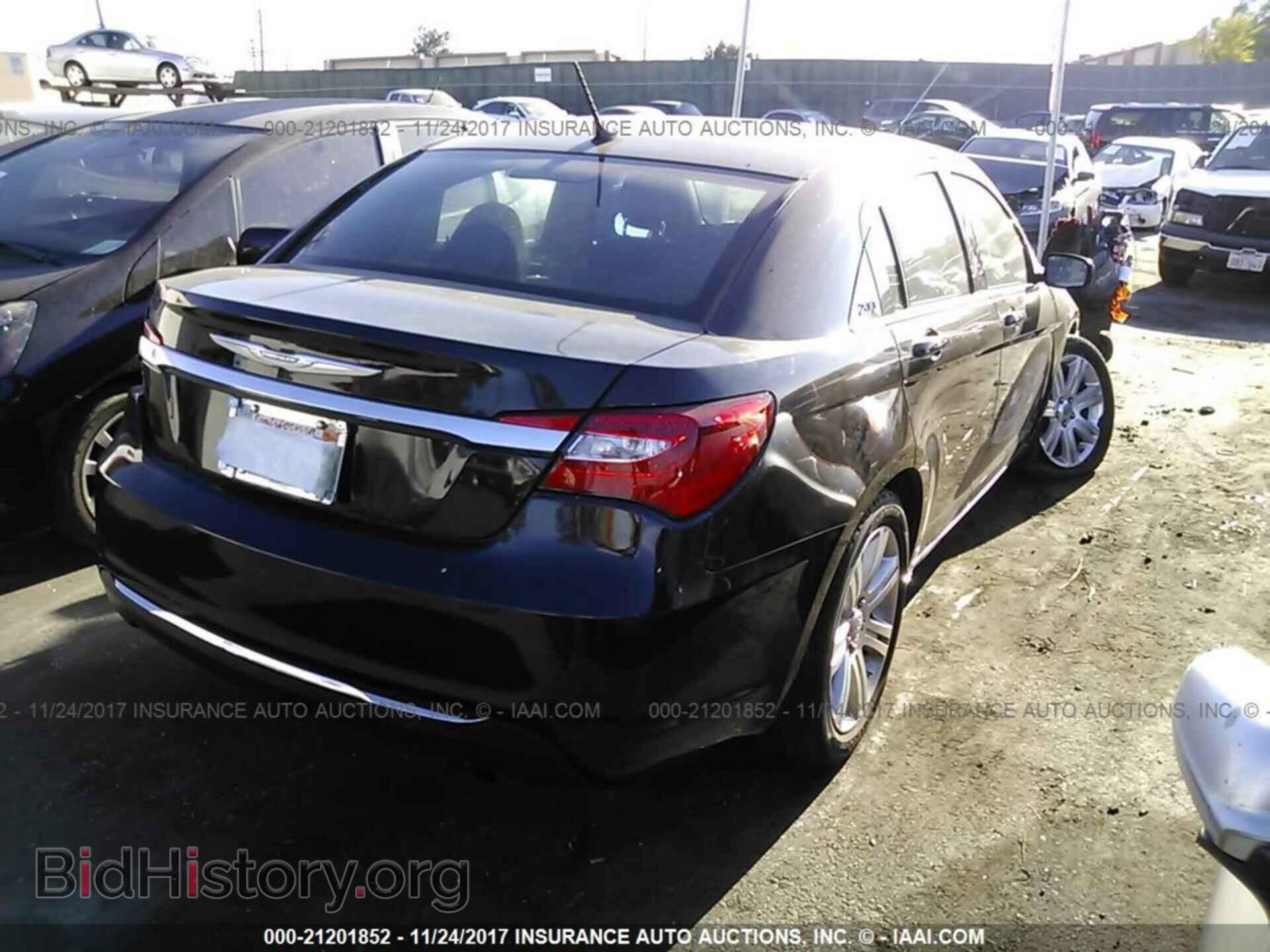 2013 Chrysler 200 - VIN: 1C3CCBAB1DN670301 - Фото 4