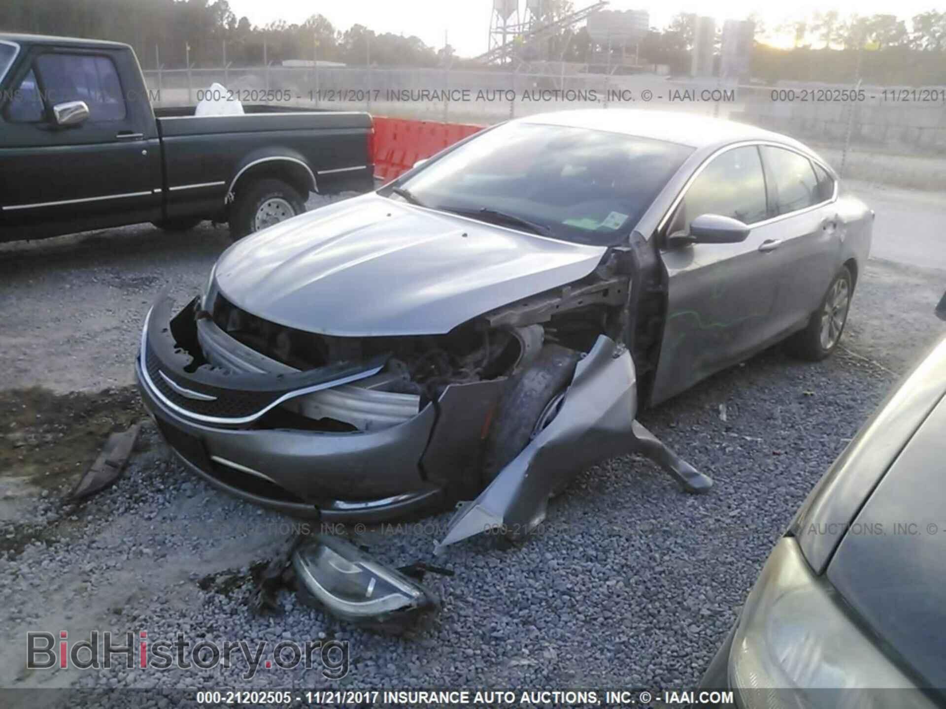2015 Chrysler 200 - VIN: 1C3CCCABXFN607304 - Photo 2