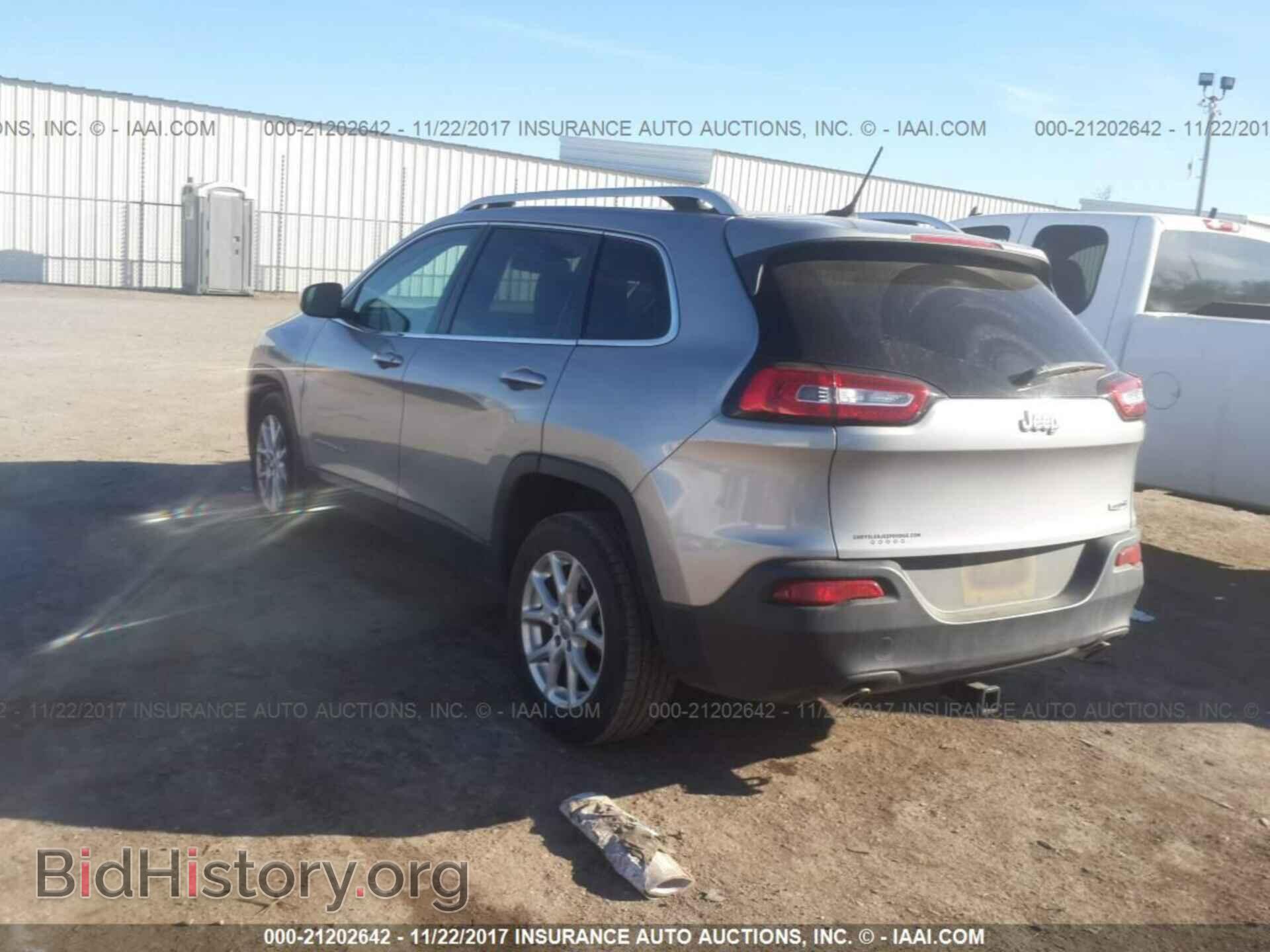 2014 Jeep Cherokee - VIN: 1C4PJLCS3EW182744 - Photo 3