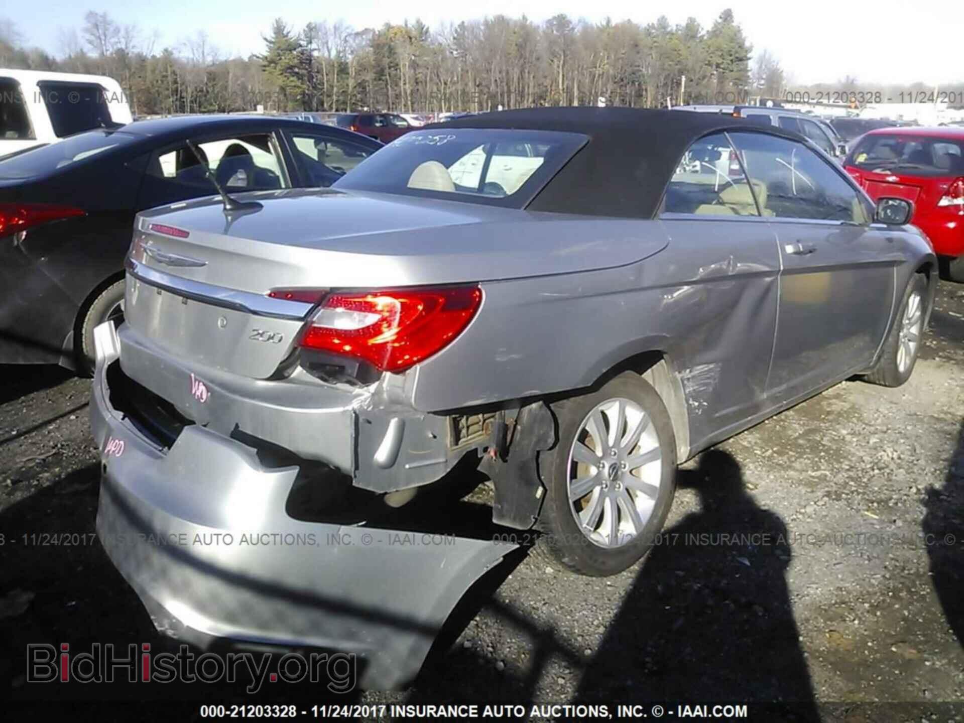2013 Chrysler 200 - VIN: 1C3BCBEB8DN511863 - Photo 4