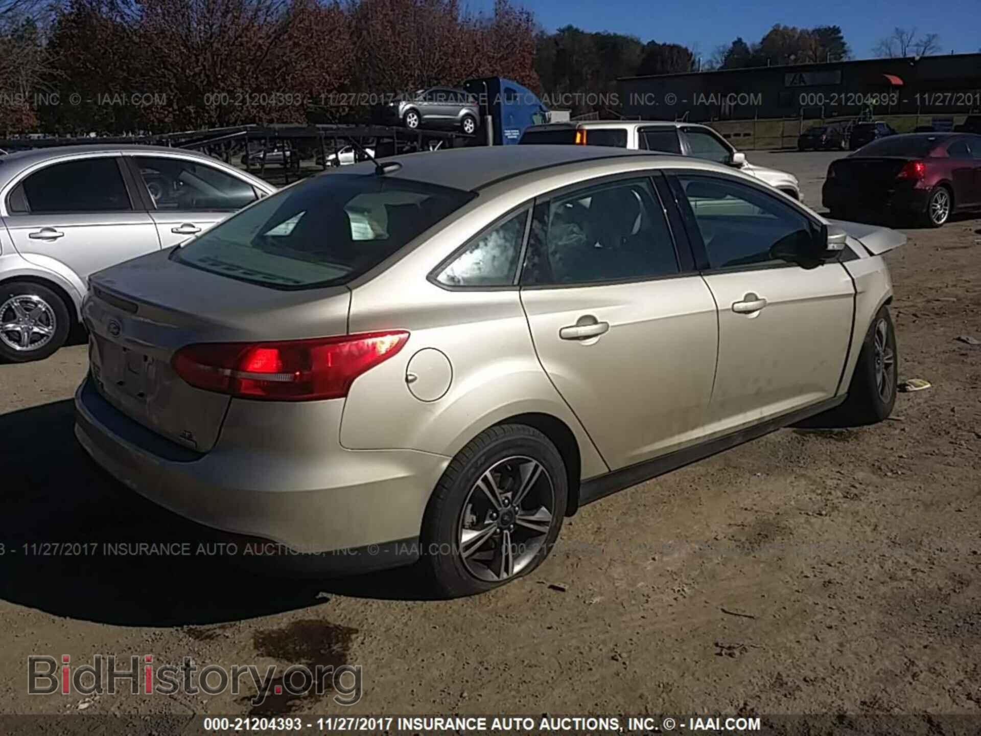 2017 Ford Focus - VIN: 1FADP3FE1HL274471 - Photo 4