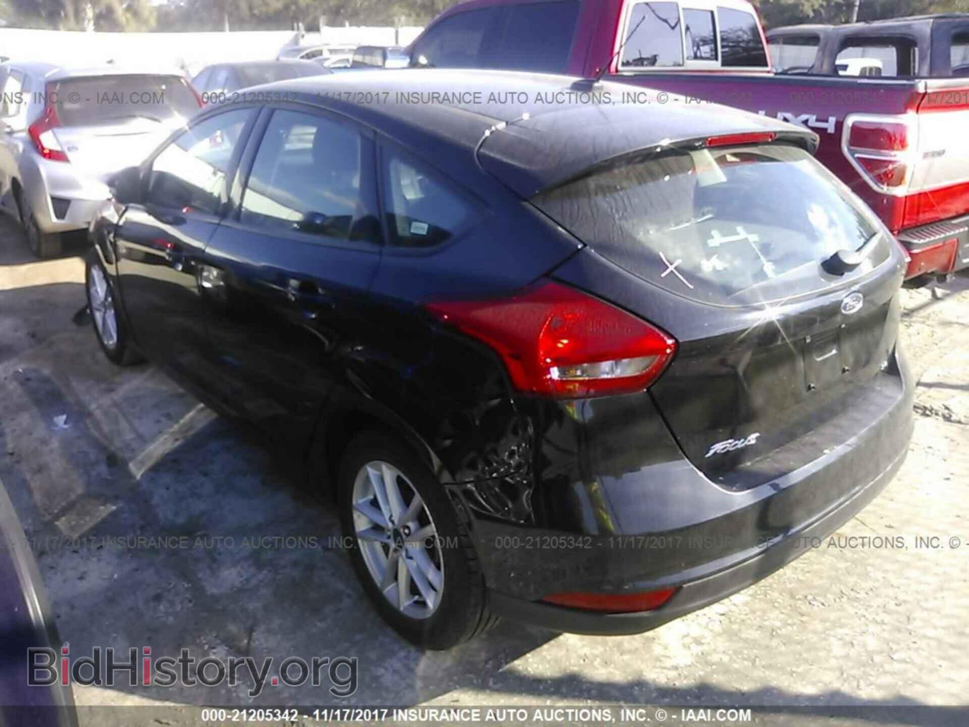 2017 Ford Focus - VIN: 1FADP3K25HL217055 - Фото 3