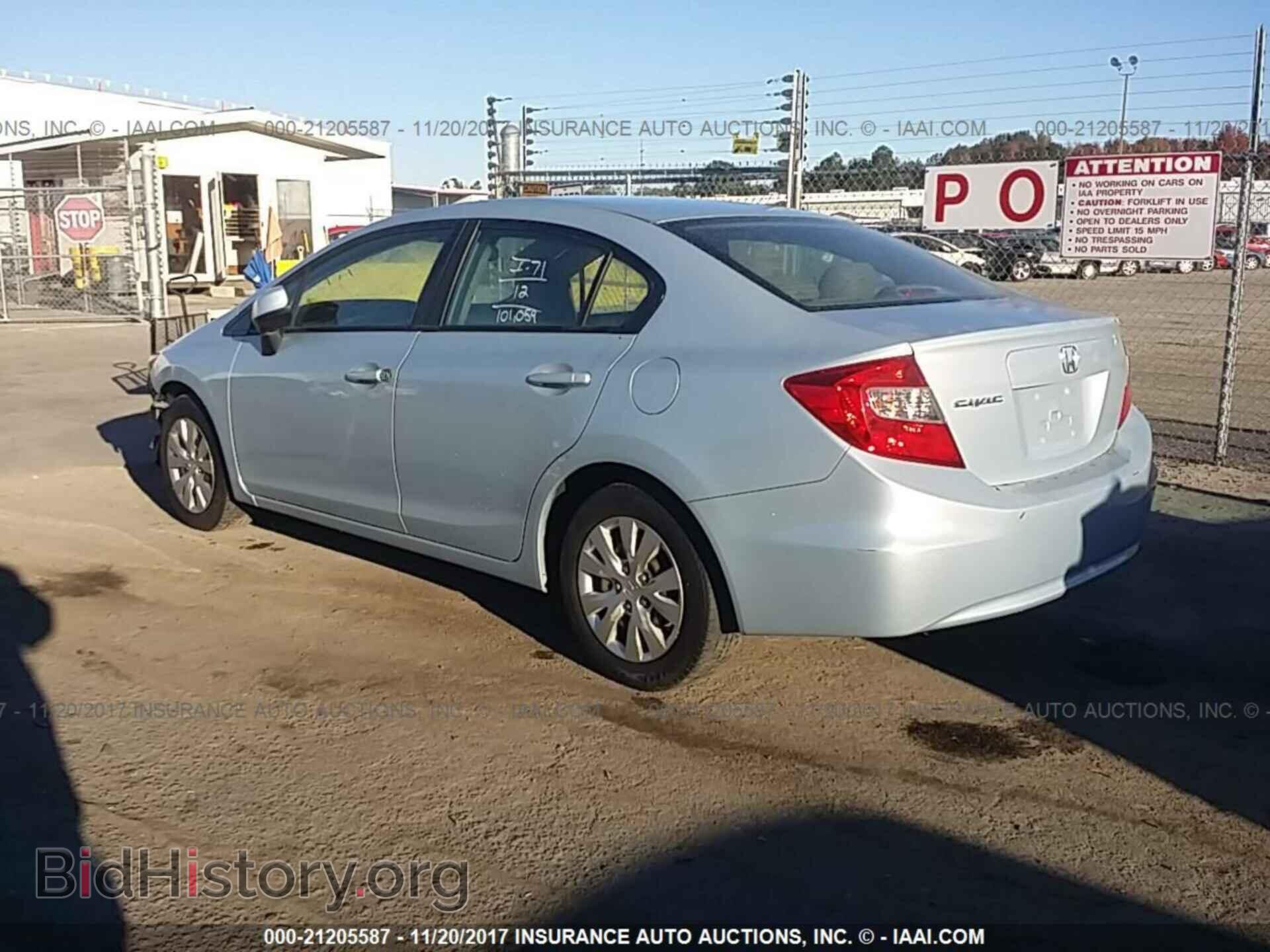 2012 Honda Civic - VIN: 2HGFB2F52CH530720 - Photo 3