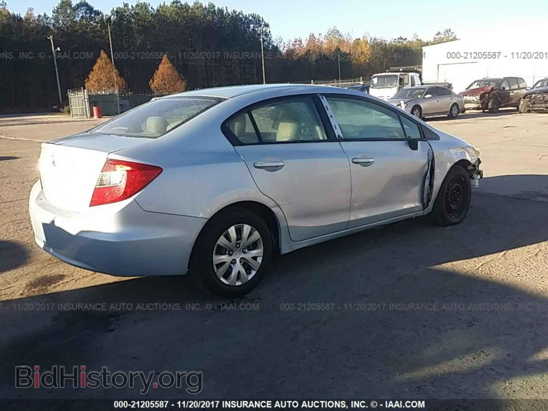 2012 Honda Civic - VIN: 2HGFB2F52CH530720 - Photo 4