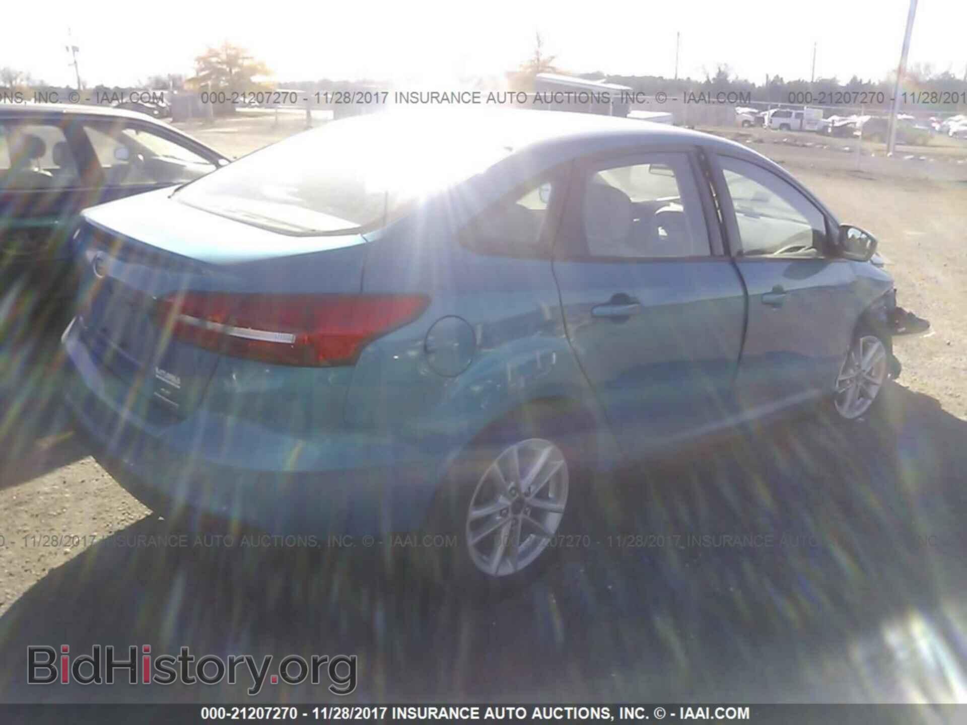 2016 Ford Focus - VIN: 1FADP3F29GL280300 - Photo 4