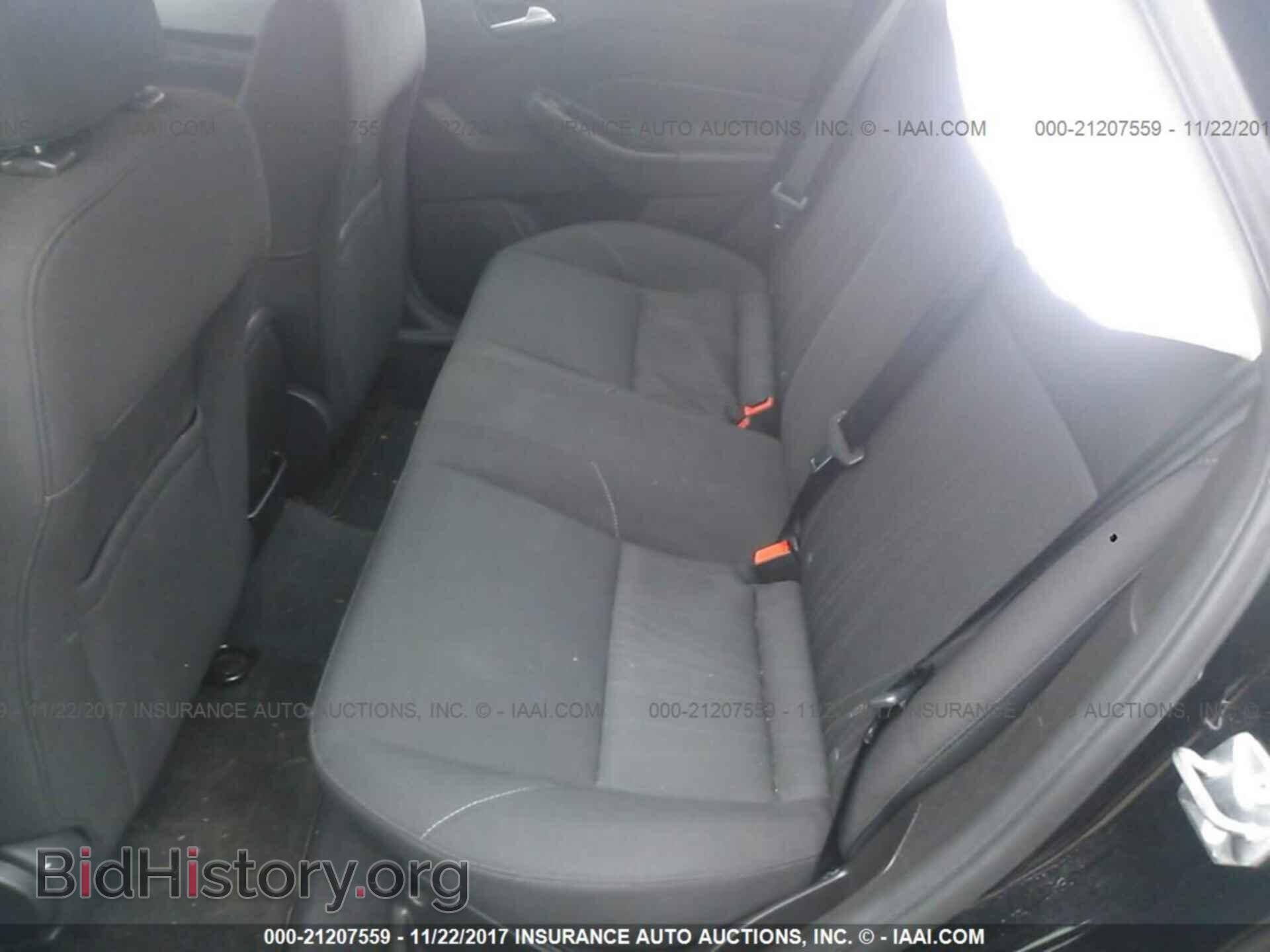2016 Ford Focus - VIN: 1FADP3F28GL272009 - Photo 8