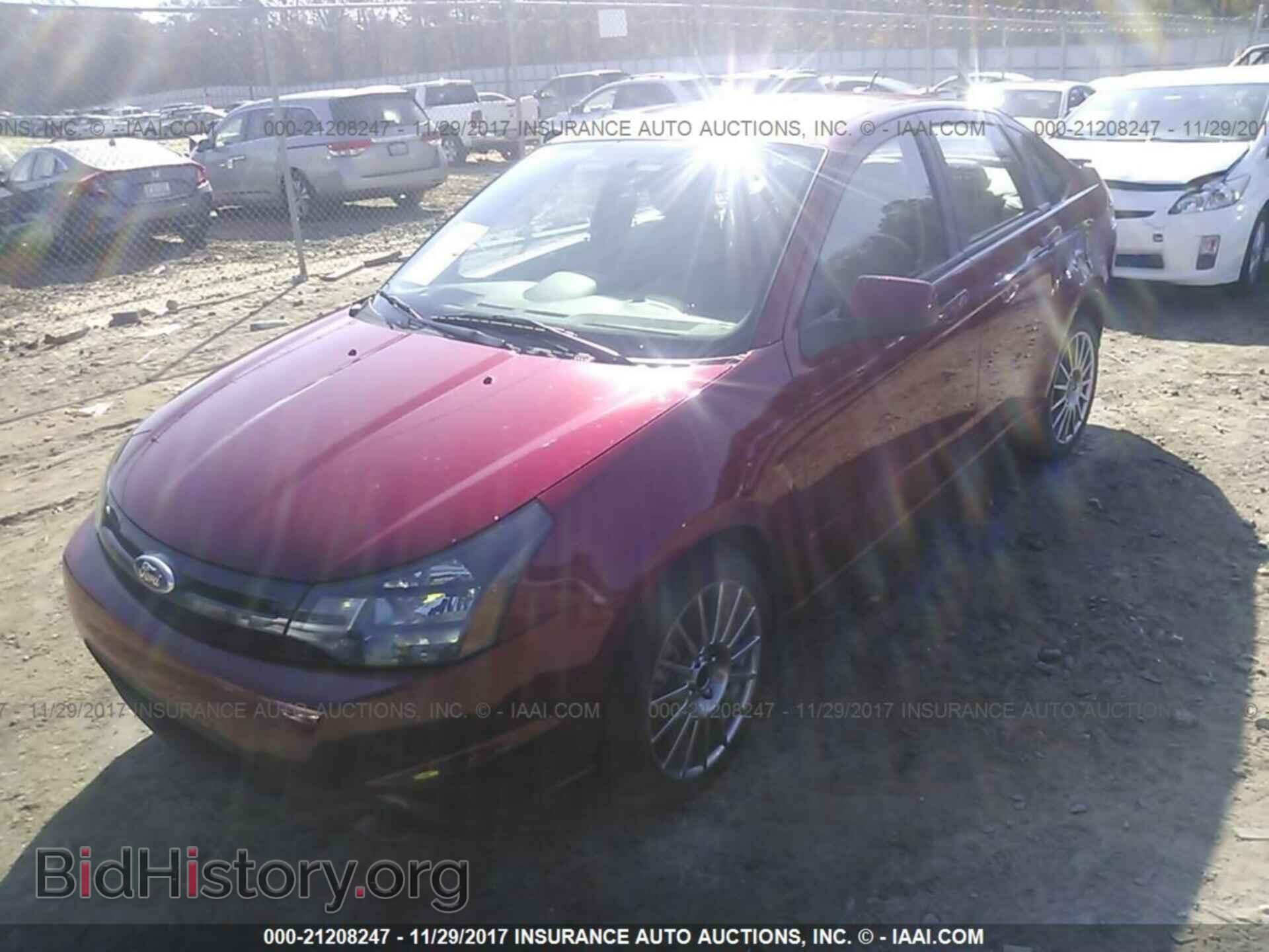 2011 Ford Focus - VIN: 1FAHP3GN2BW110247 - Фото 2