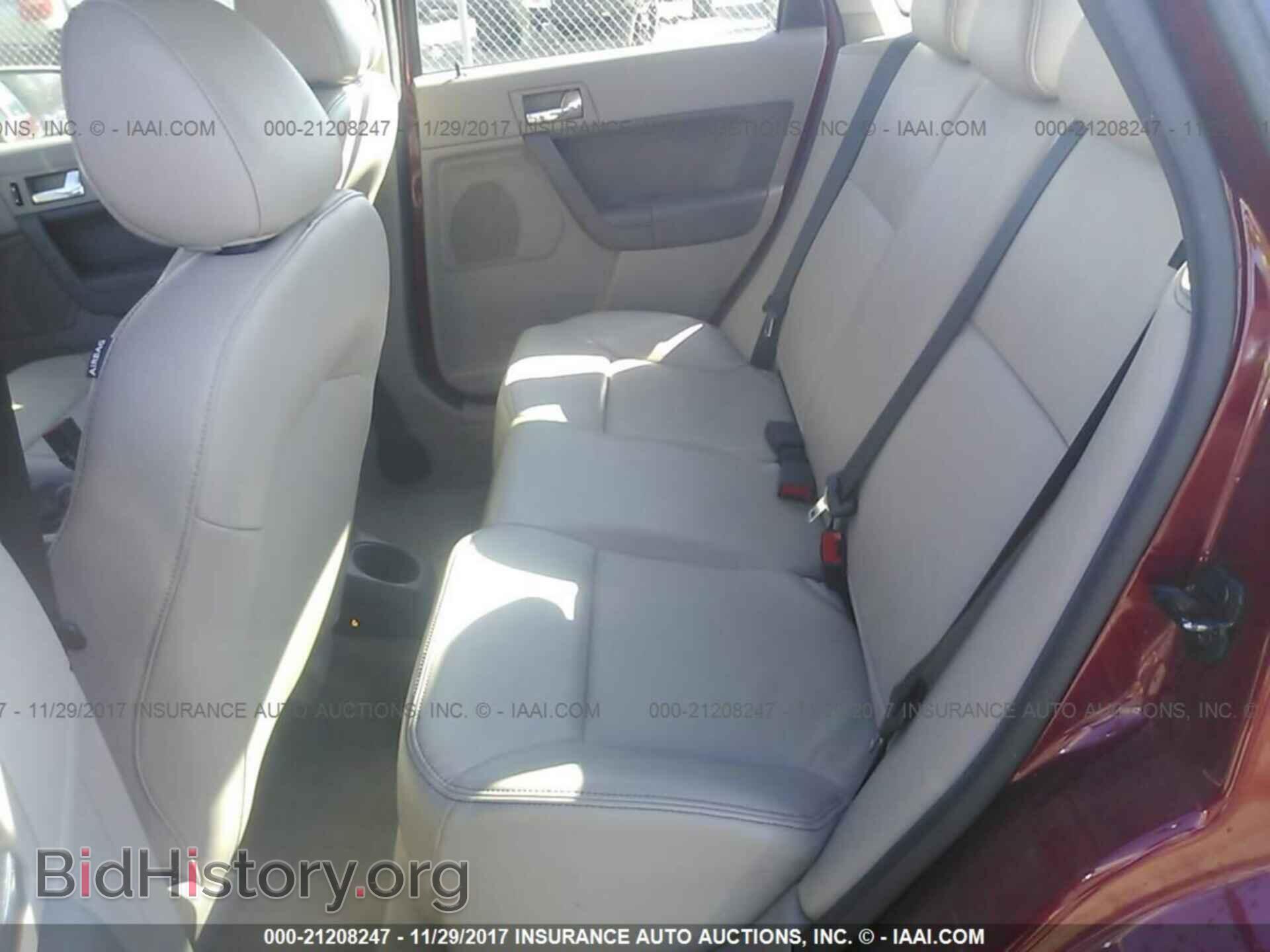 2011 Ford Focus - VIN: 1FAHP3GN2BW110247 - Фото 8
