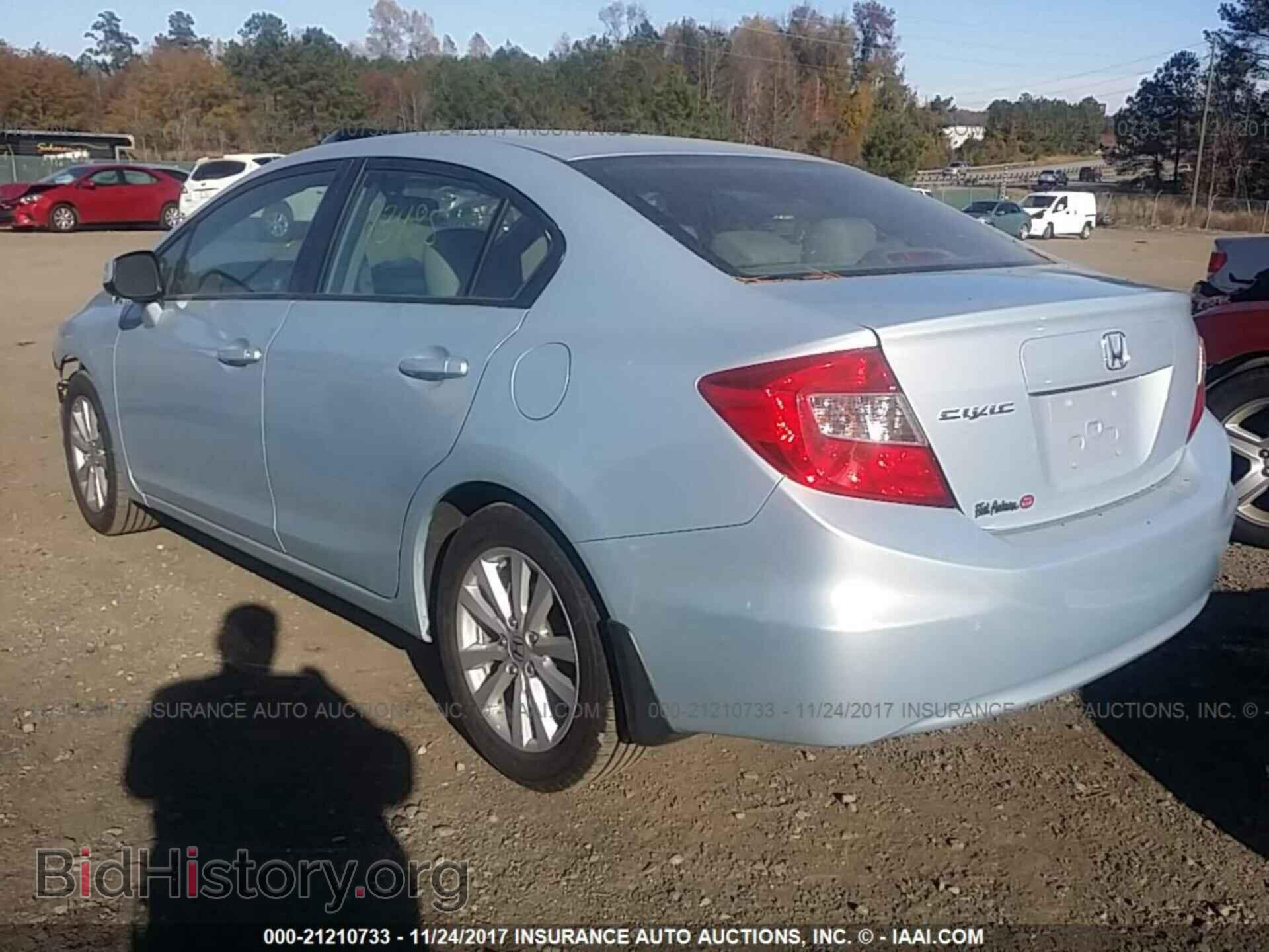 2012 Honda Civic - VIN: 2HGFB2F97CH520221 - Photo 3