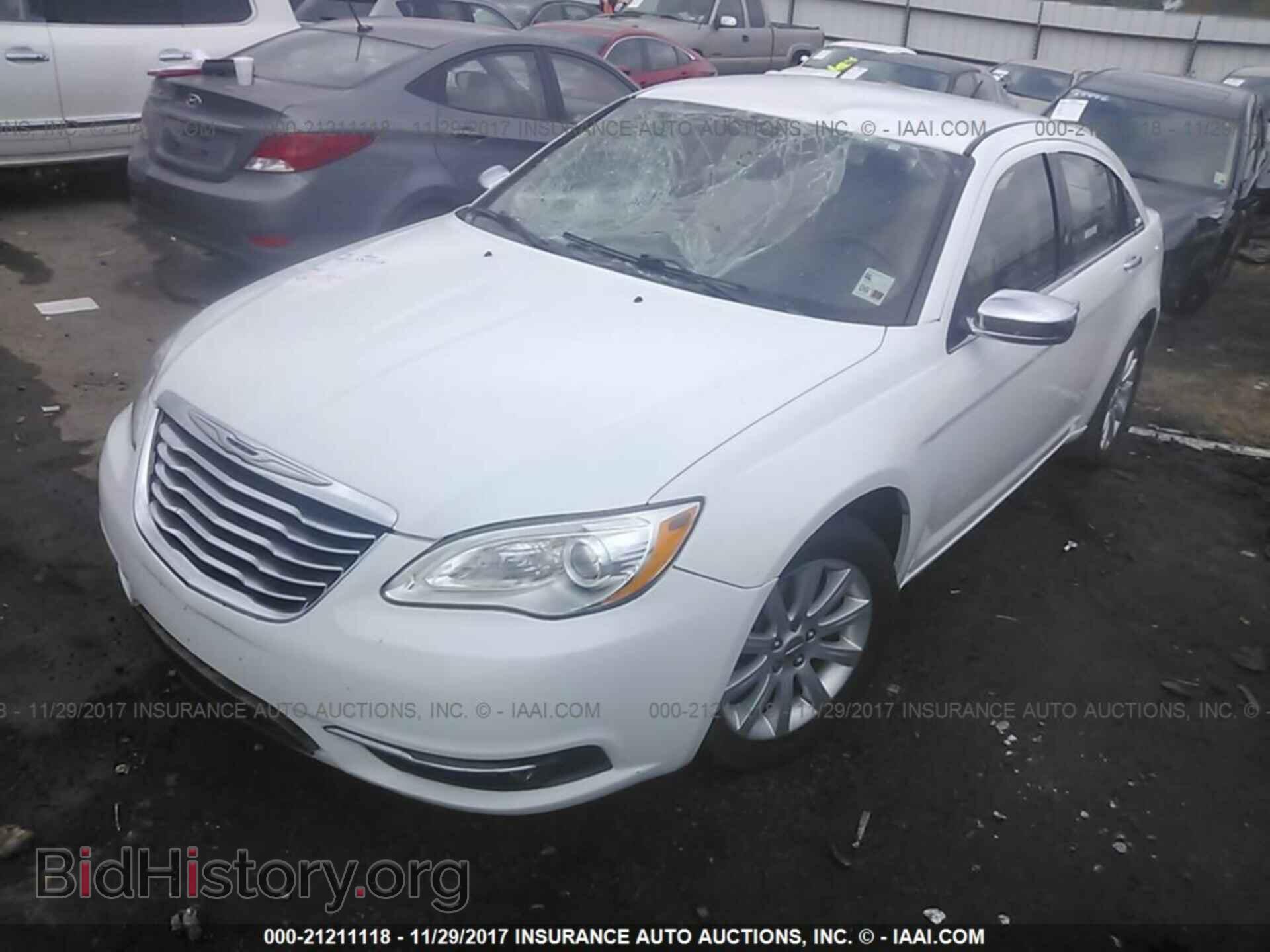2013 Chrysler 200 - VIN: 1C3CCBCG7DN615098 - Photo 2