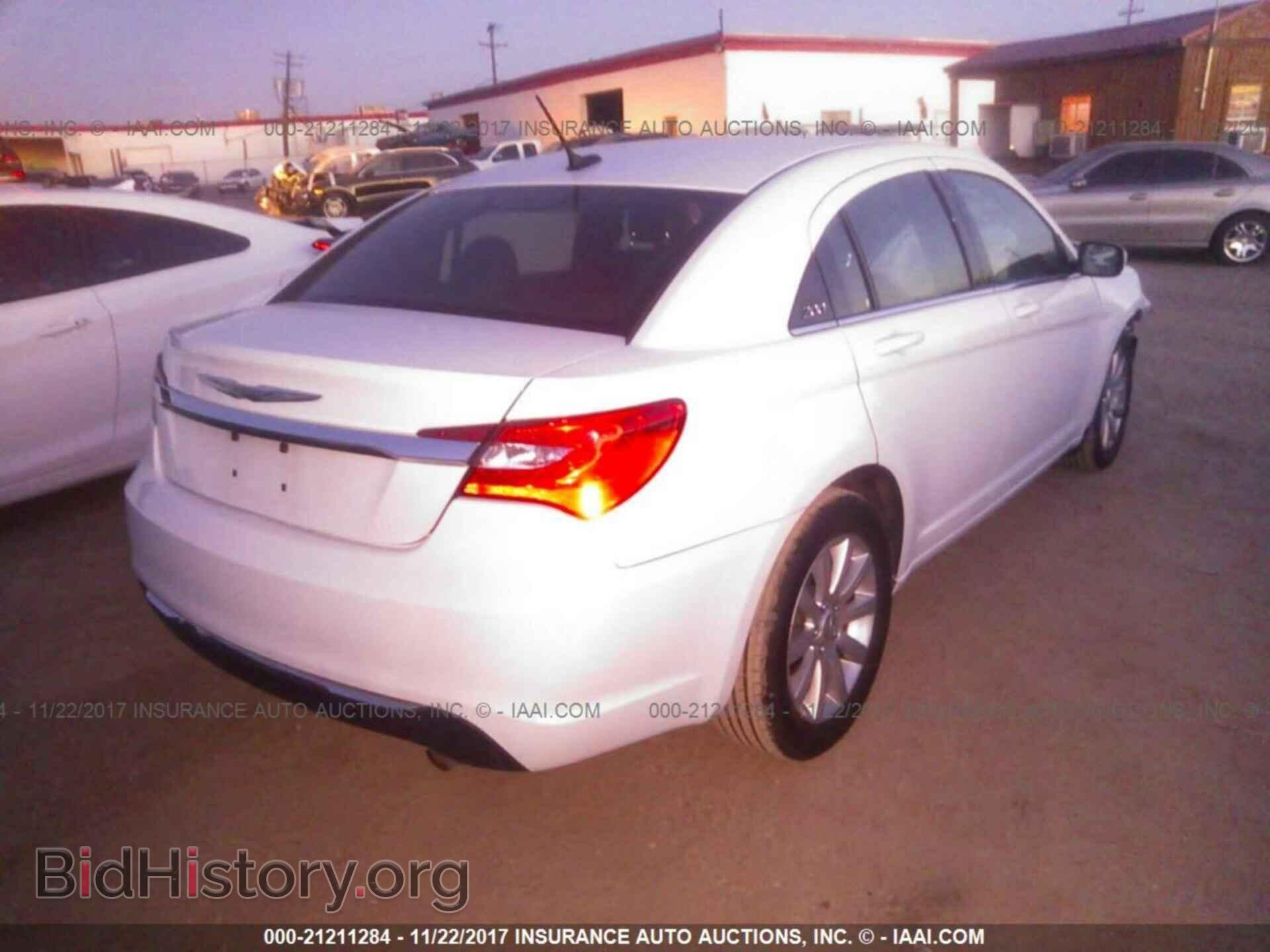 2014 Chrysler 200 - VIN: 1C3CCBBB2EN178716 - Photo 4