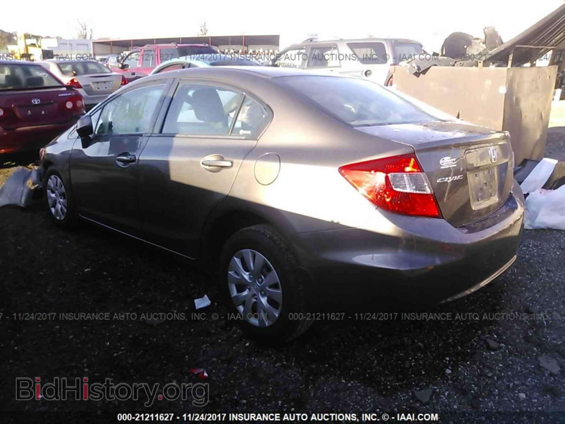 2012 Honda Civic - VIN: 2HGFB2F57CH580142 - Photo 3