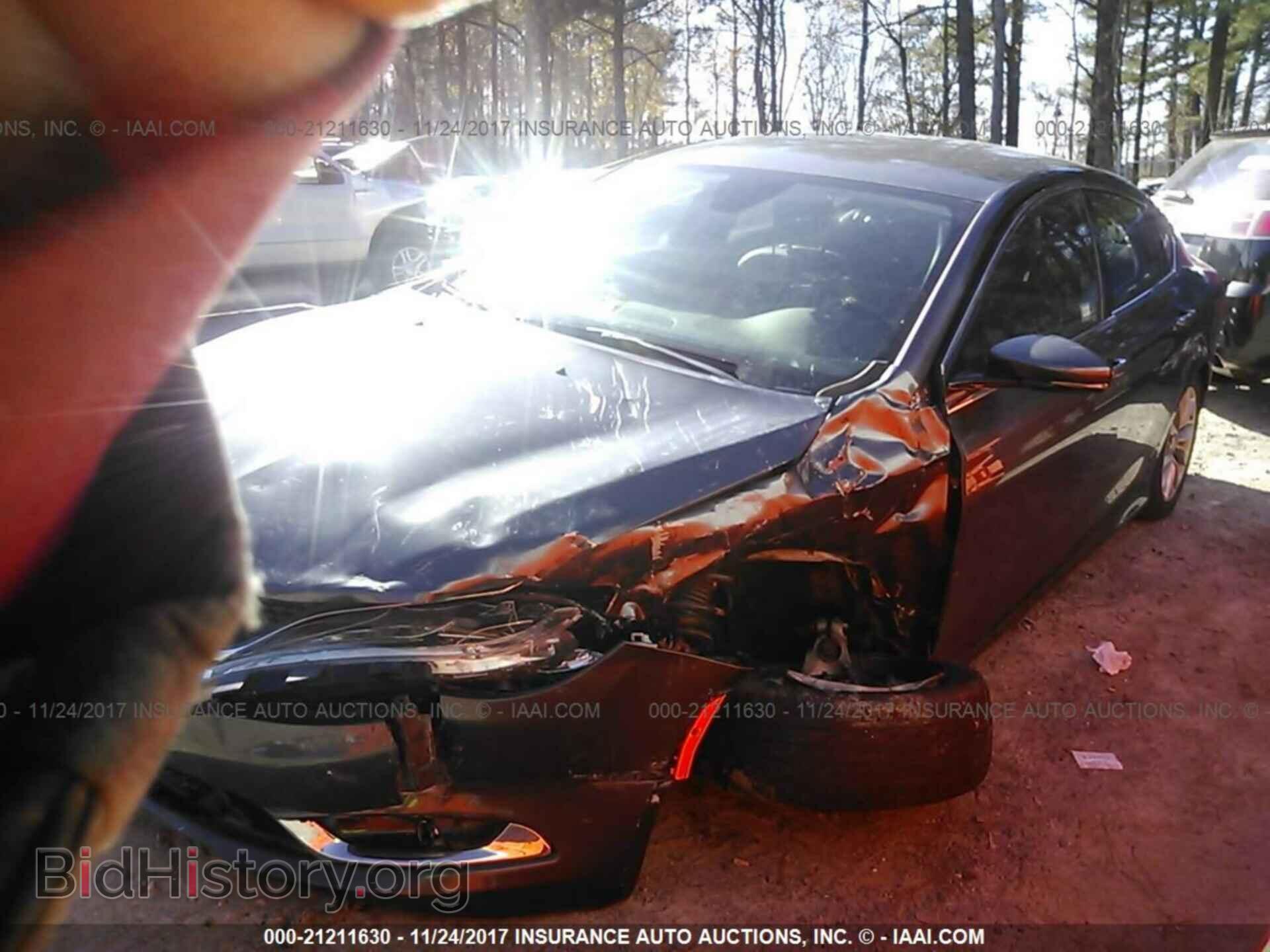 2015 Chrysler 200 - VIN: 1C3CCCCB0FN723852 - Фото 2