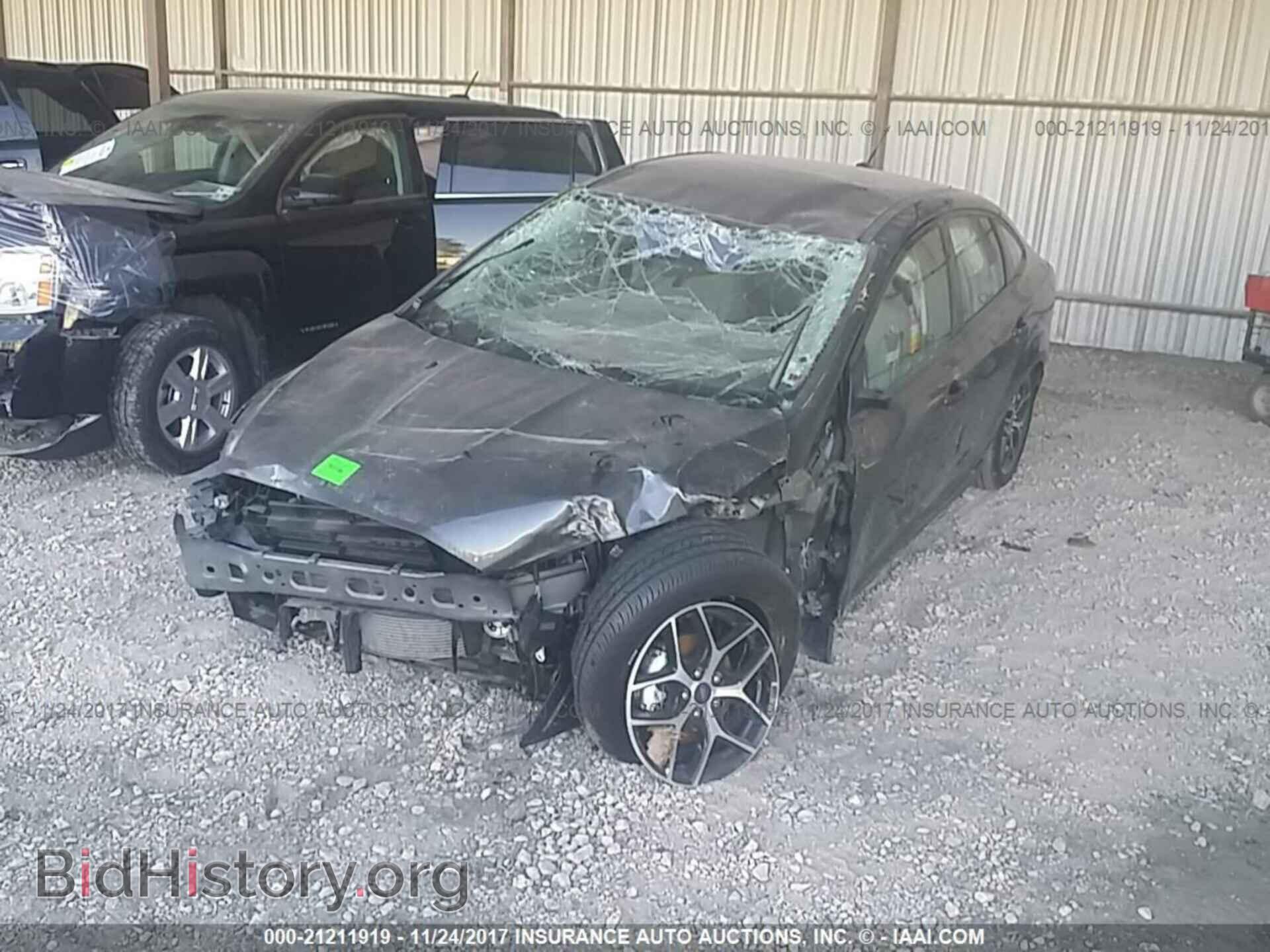 2017 Ford Focus - VIN: 1FADP3FE3HL282135 - Photo 2