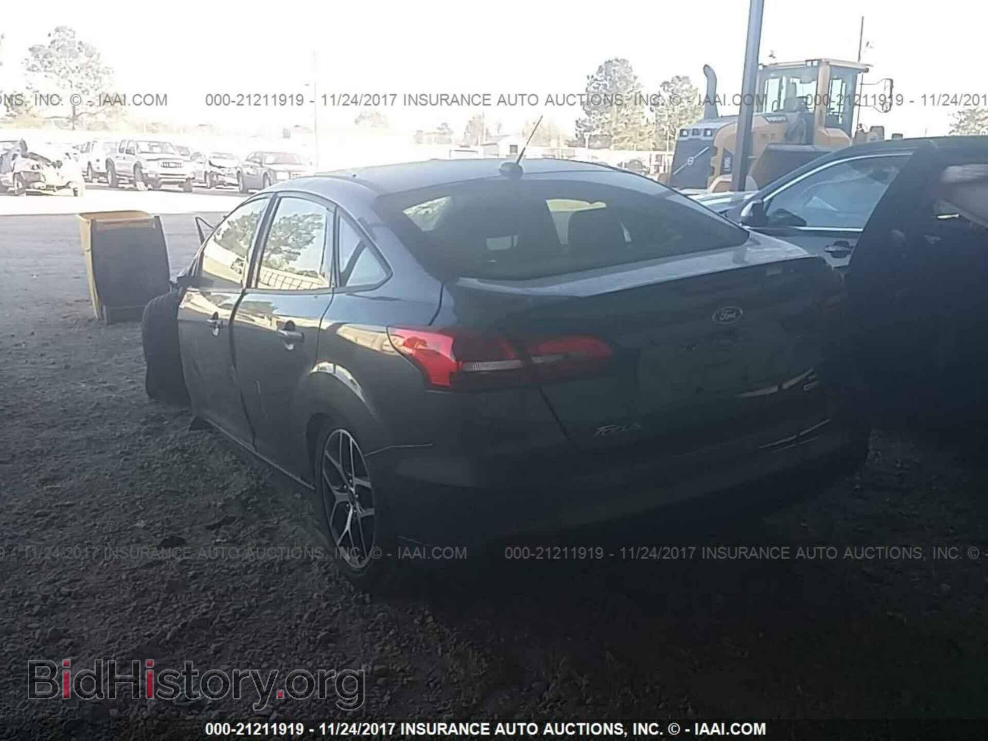 2017 Ford Focus - VIN: 1FADP3FE3HL282135 - Photo 3