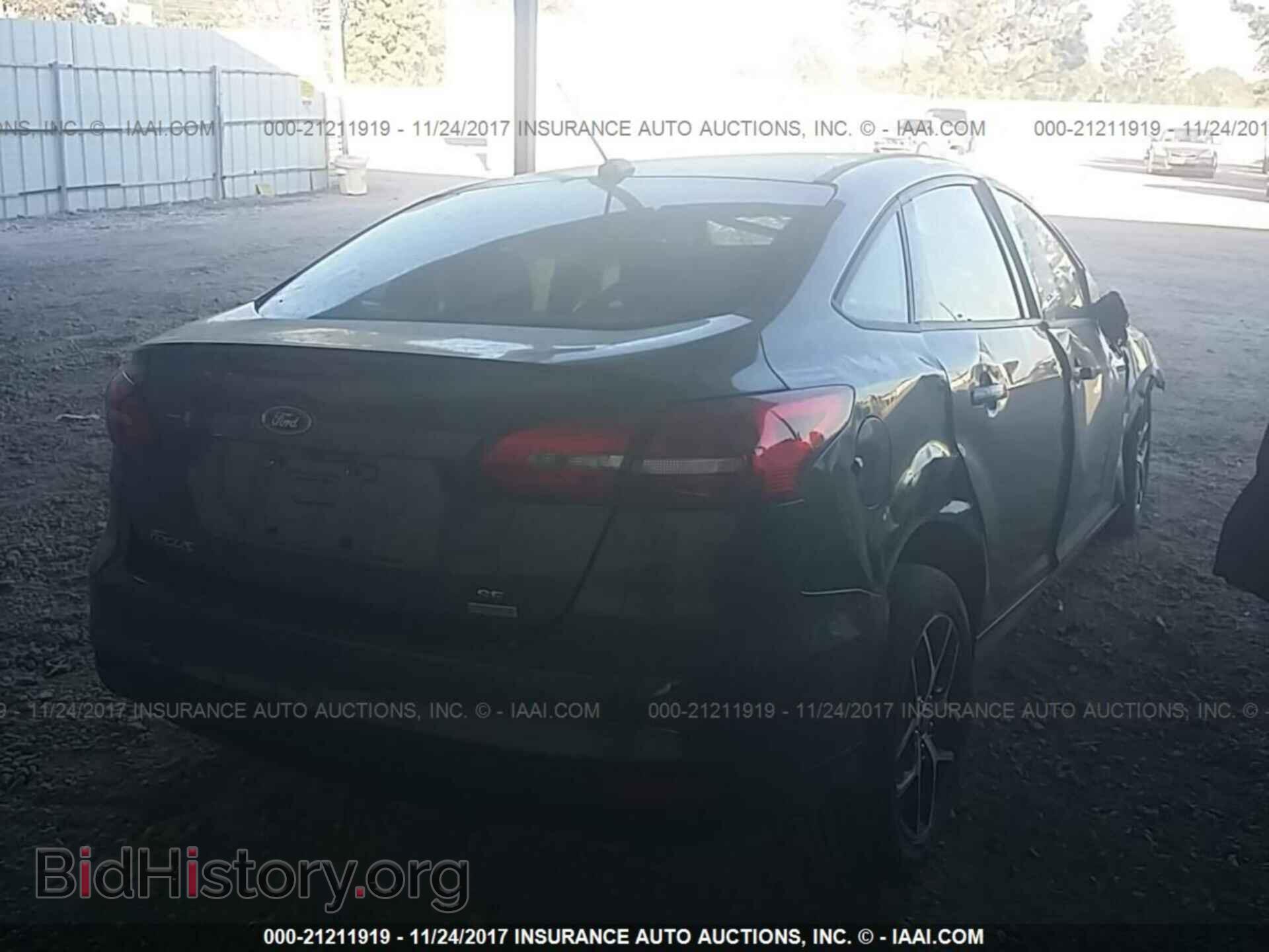 2017 Ford Focus - VIN: 1FADP3FE3HL282135 - Photo 4