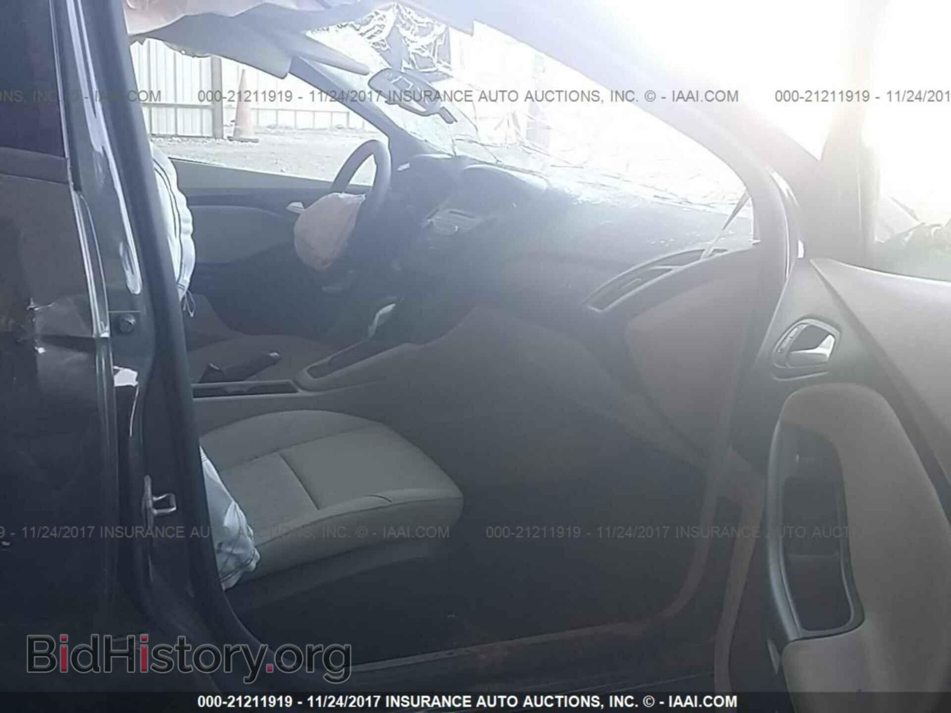 2017 Ford Focus - VIN: 1FADP3FE3HL282135 - Photo 5