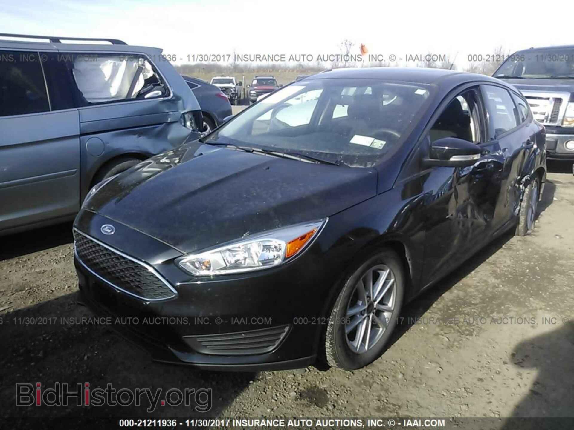 2016 Ford Focus - VIN: 1FADP3K23GL300403 - Photo 2