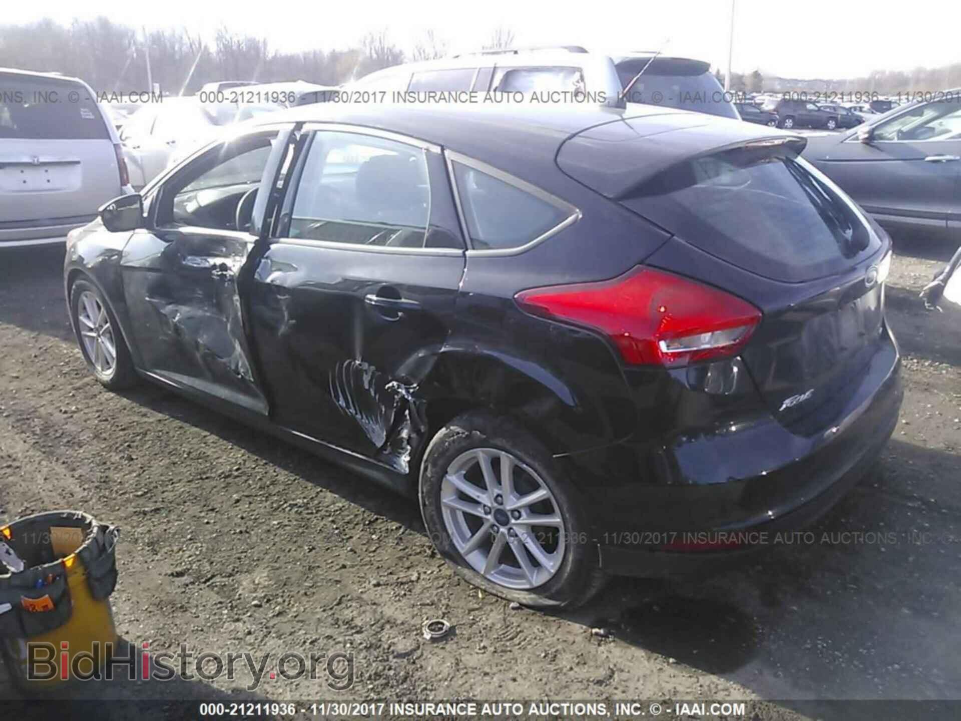 2016 Ford Focus - VIN: 1FADP3K23GL300403 - Photo 3