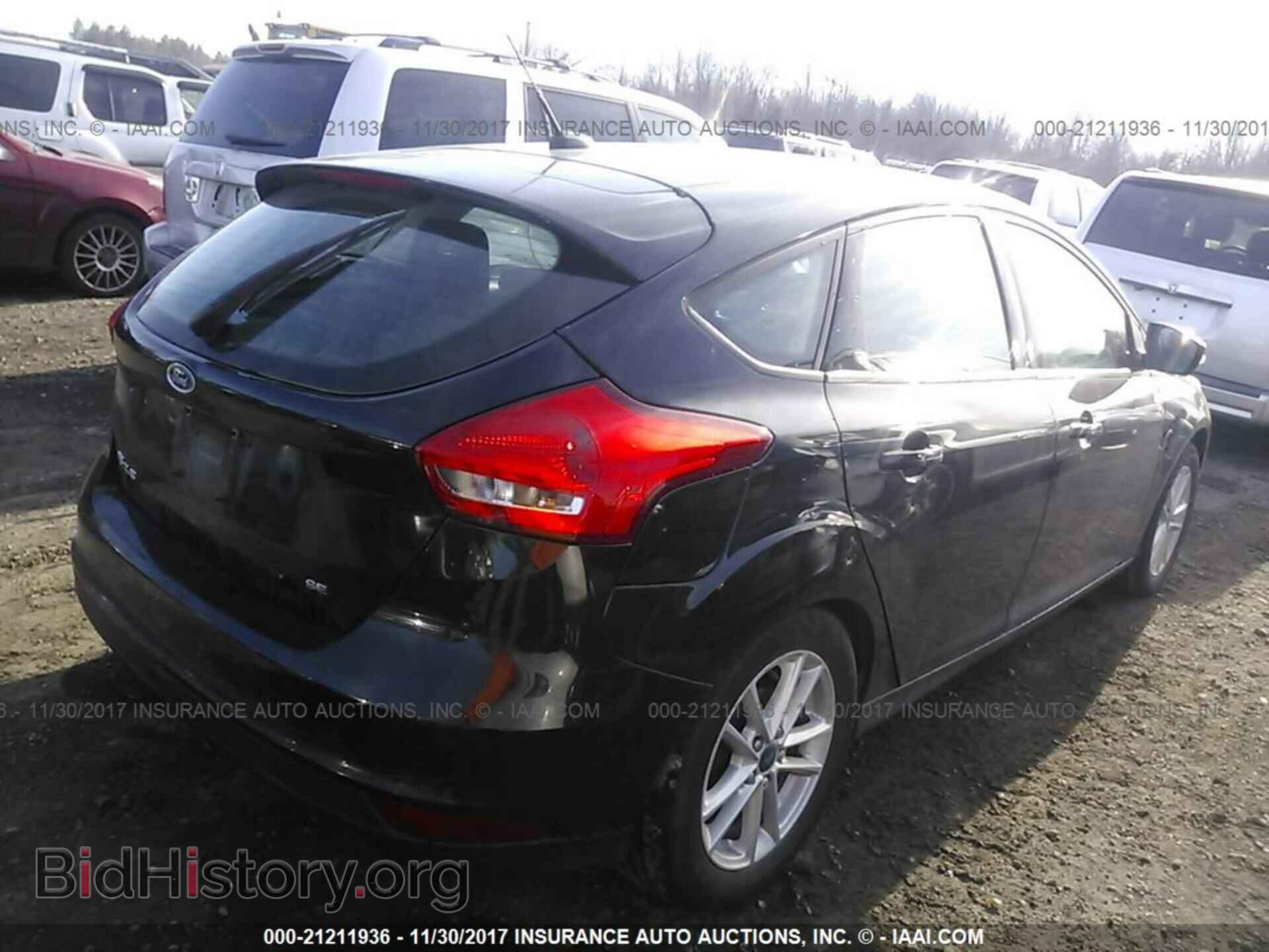 2016 Ford Focus - VIN: 1FADP3K23GL300403 - Photo 4