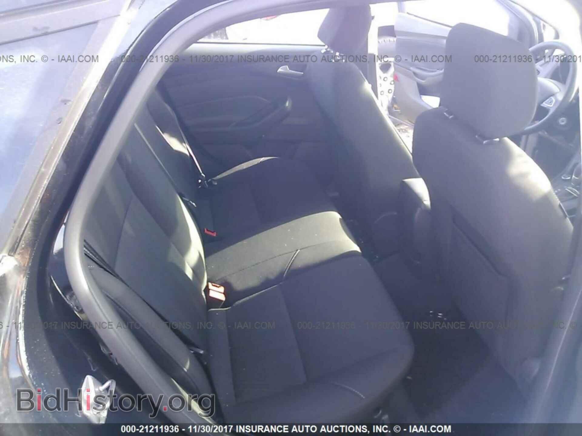 2016 Ford Focus - VIN: 1FADP3K23GL300403 - Photo 8