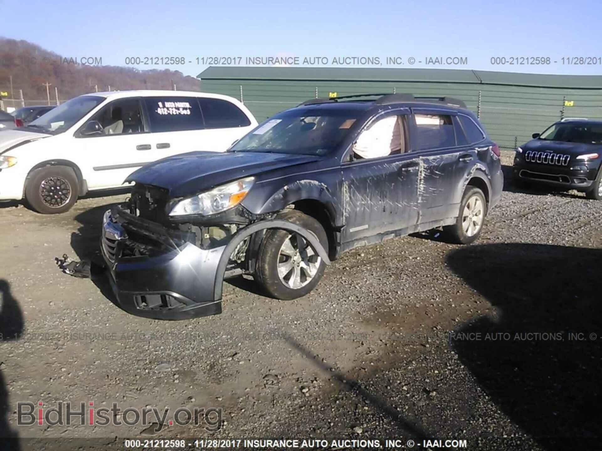 2011 Subaru Outback - VIN: 4S4BRBLC3B3418937 - Фото 2