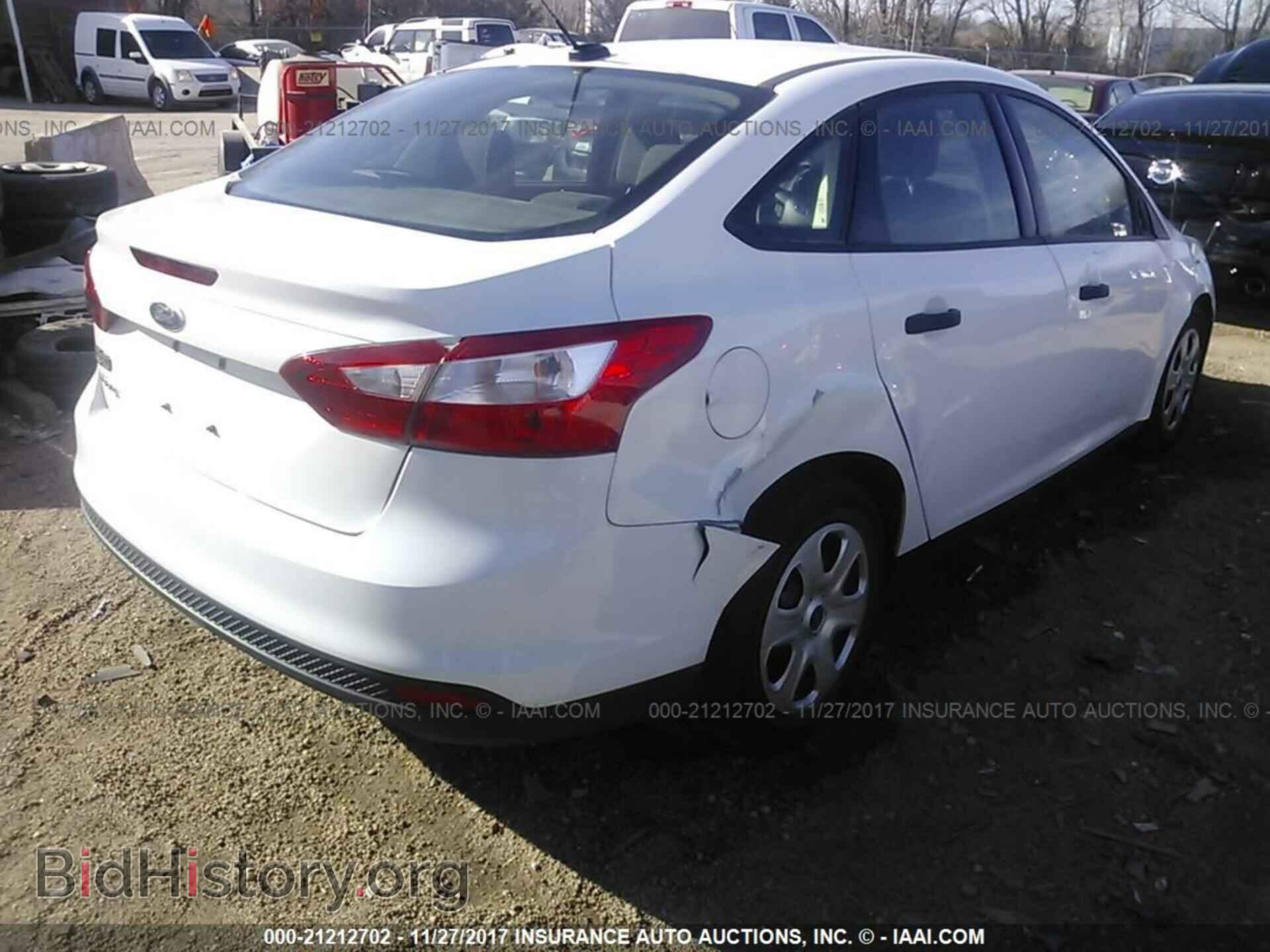 2012 Ford Focus - VIN: 1FAHP3E24CL174561 - Photo 4