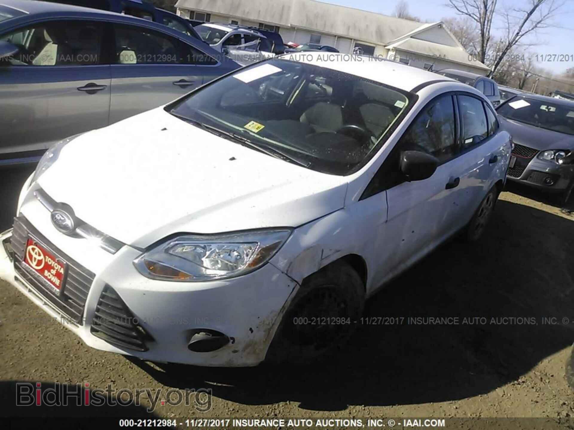 2013 Ford Focus - VIN: 1FADP3E29DL156024 - Photo 2