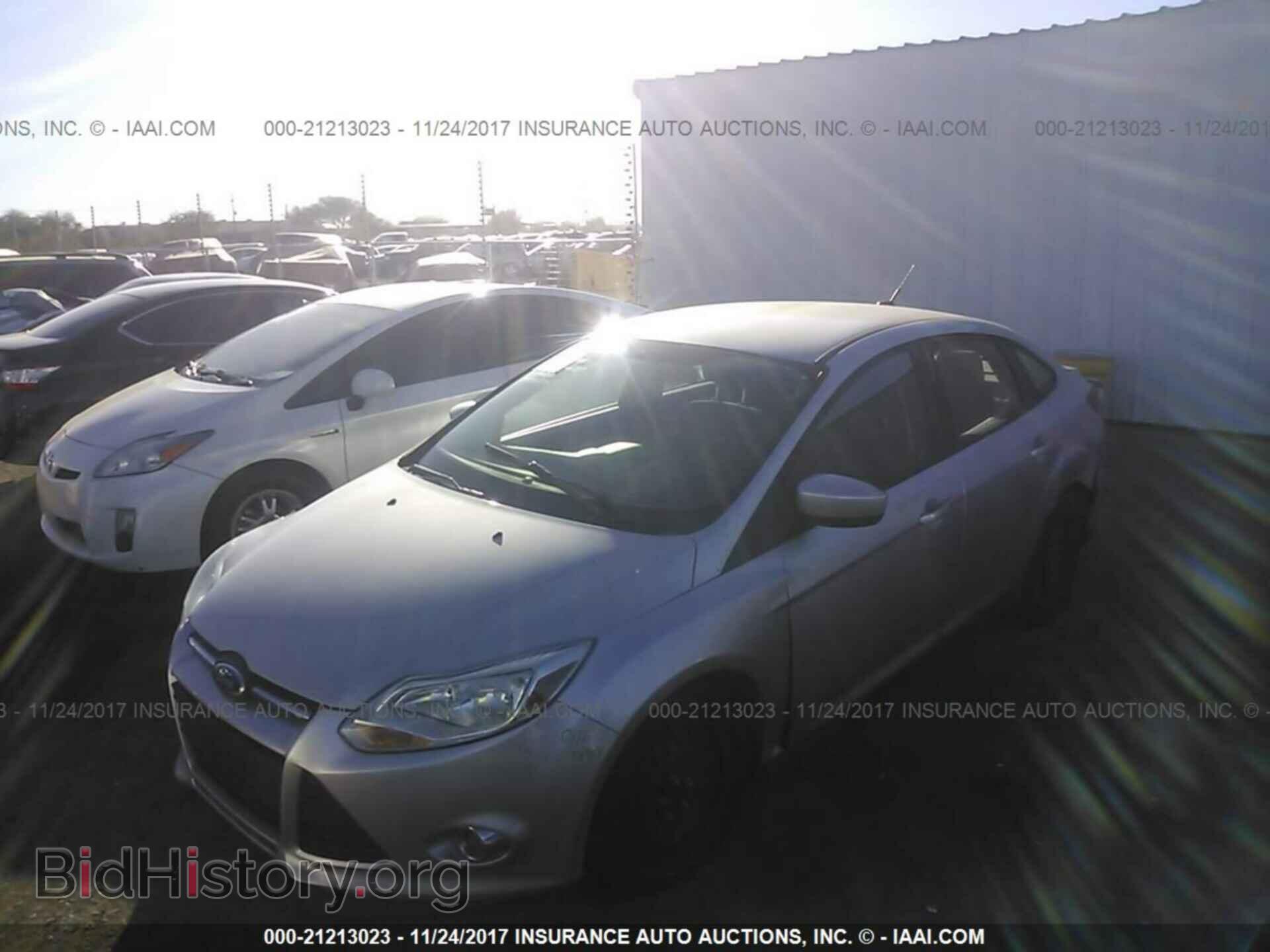 2012 Ford Focus - VIN: 1FAHP3F20CL212012 - Photo 2