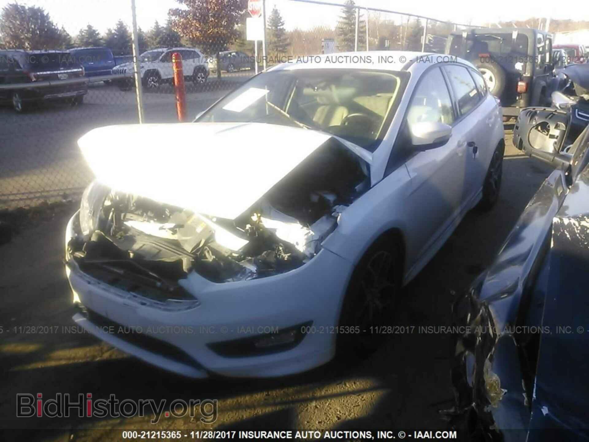 2015 Ford Focus - VIN: 1FADP3K28FL268756 - Photo 2