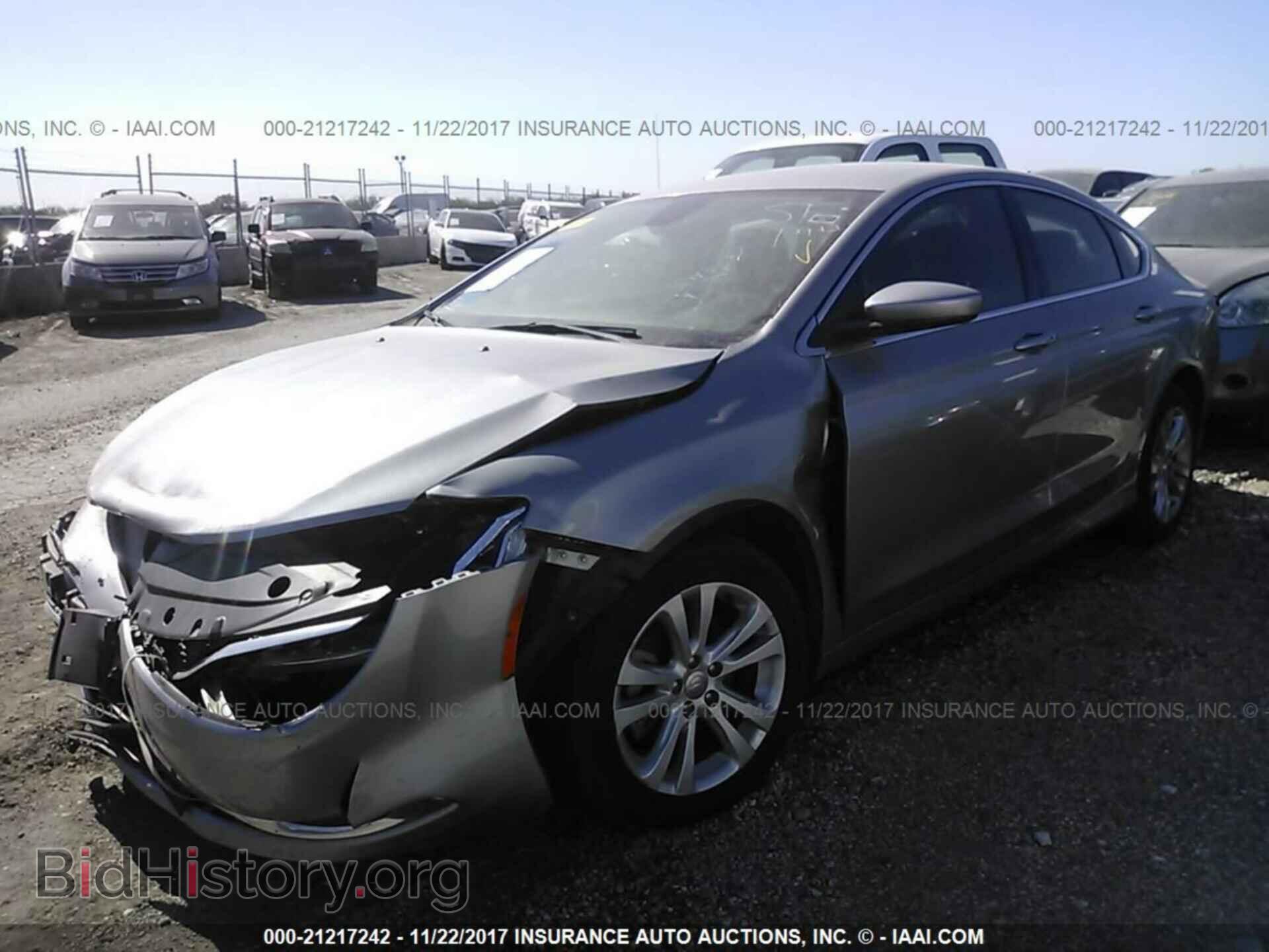 2015 Chrysler 200 - VIN: 1C3CCCA53FN574050 - Photo 2