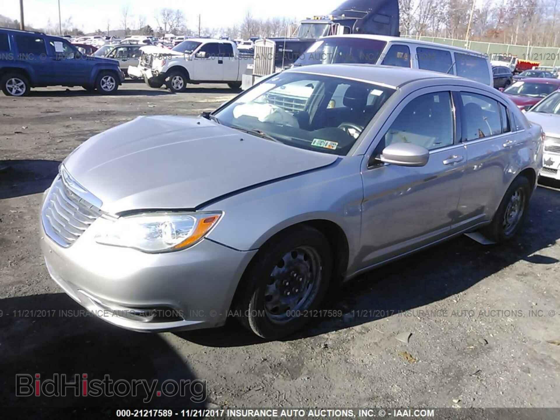 2014 Chrysler 200 - VIN: 1C3CCBAB7EN143428 - Фото 2