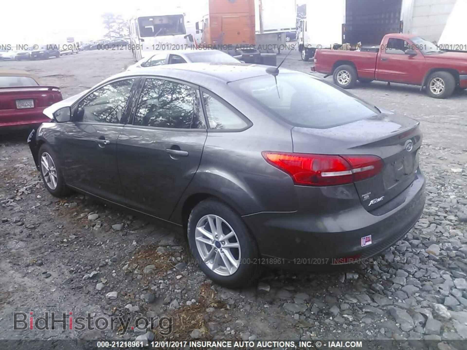 2017 Ford Focus - VIN: 1FADP3F23HL311929 - Photo 3