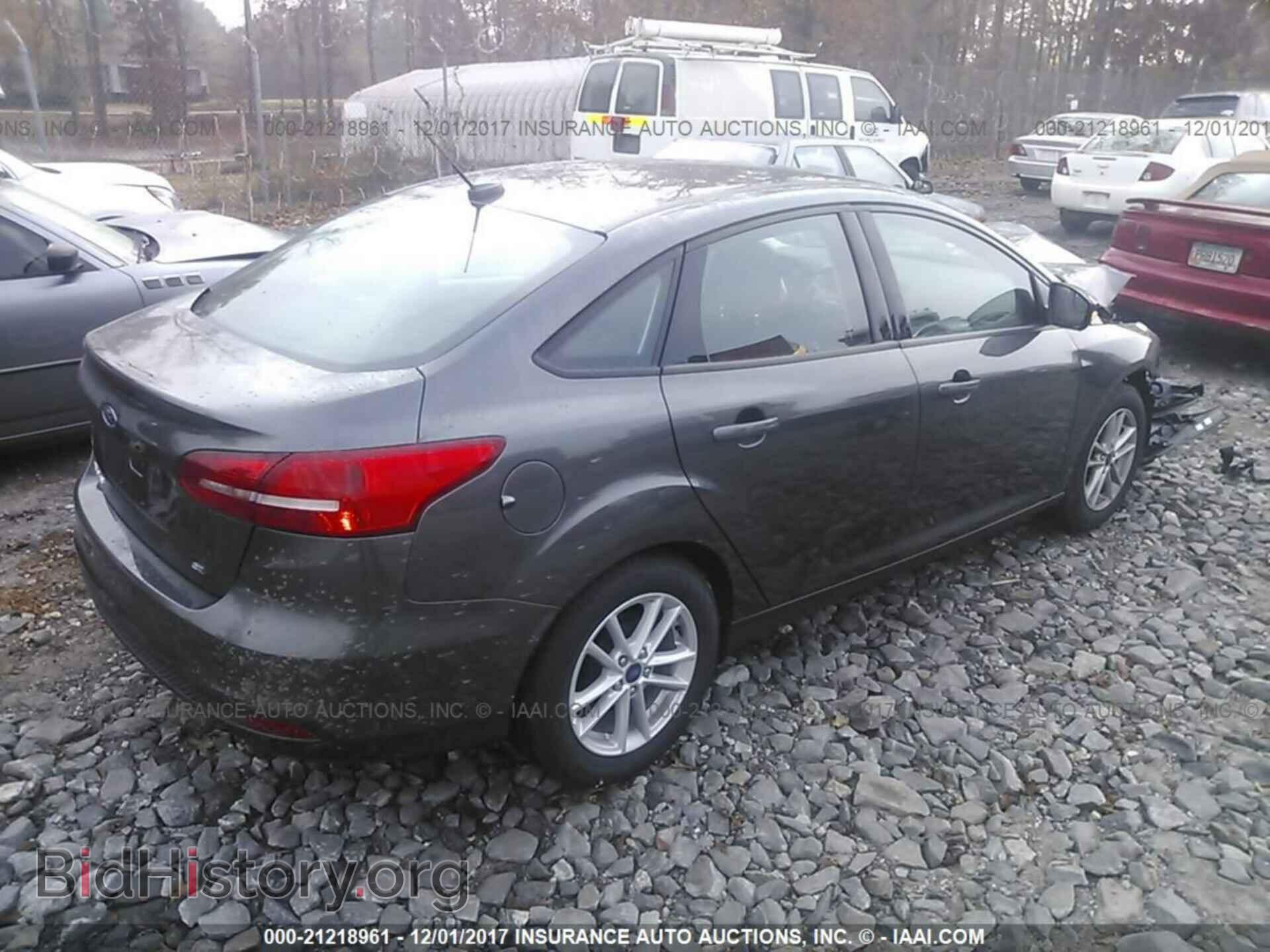 2017 Ford Focus - VIN: 1FADP3F23HL311929 - Photo 4