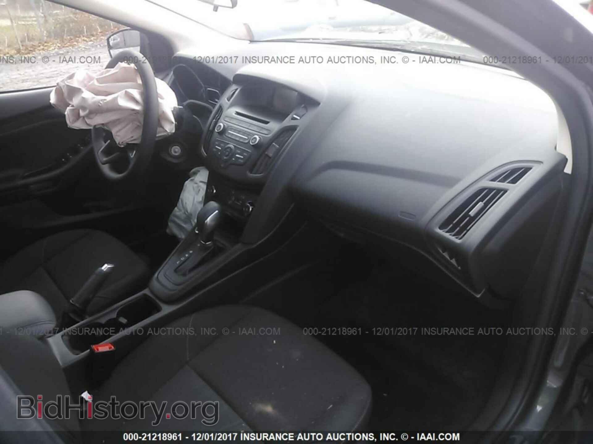 2017 Ford Focus - VIN: 1FADP3F23HL311929 - Photo 5
