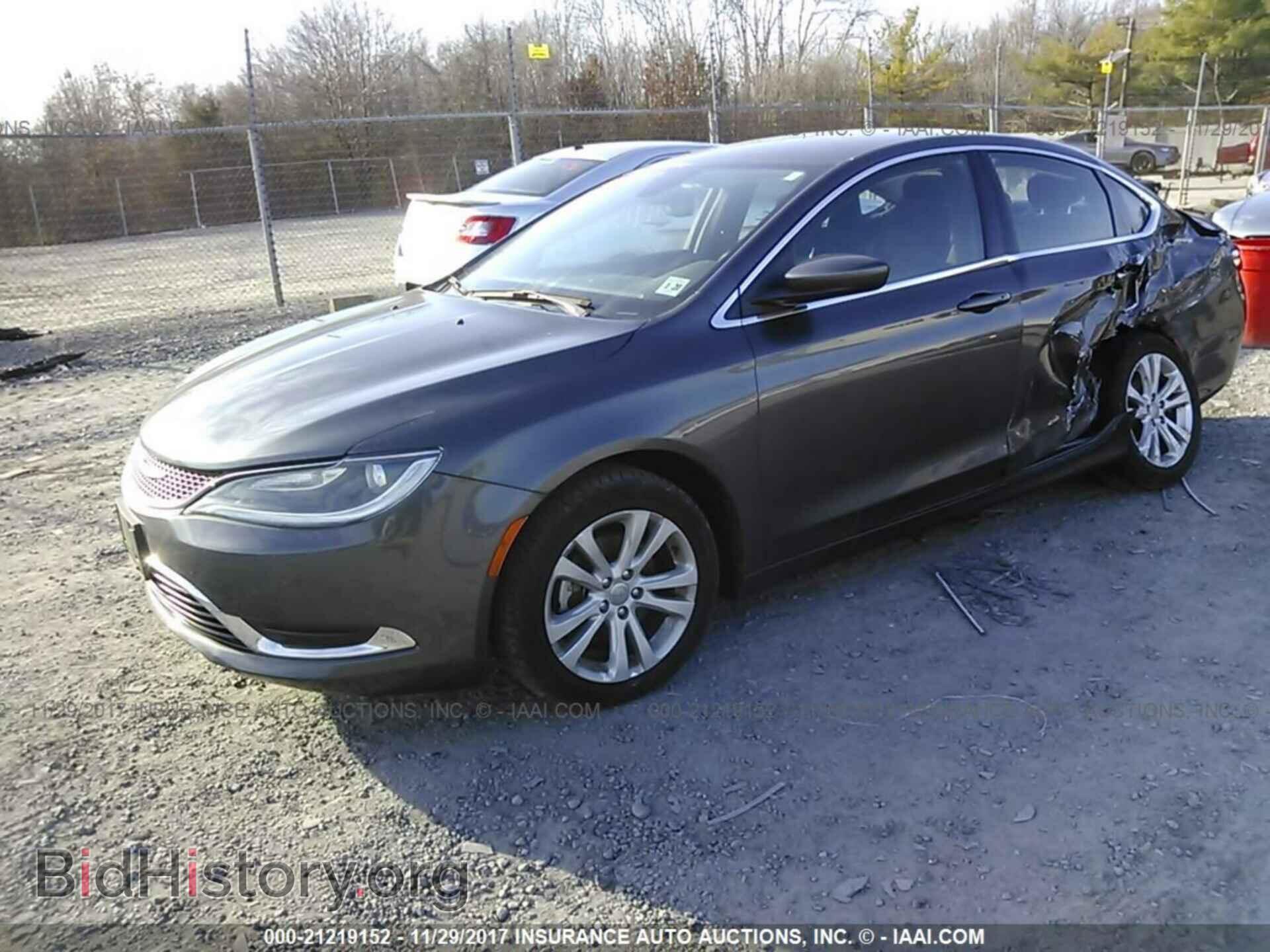 2015 Chrysler 200 - VIN: 1C3CCCAB1FN642491 - Photo 2