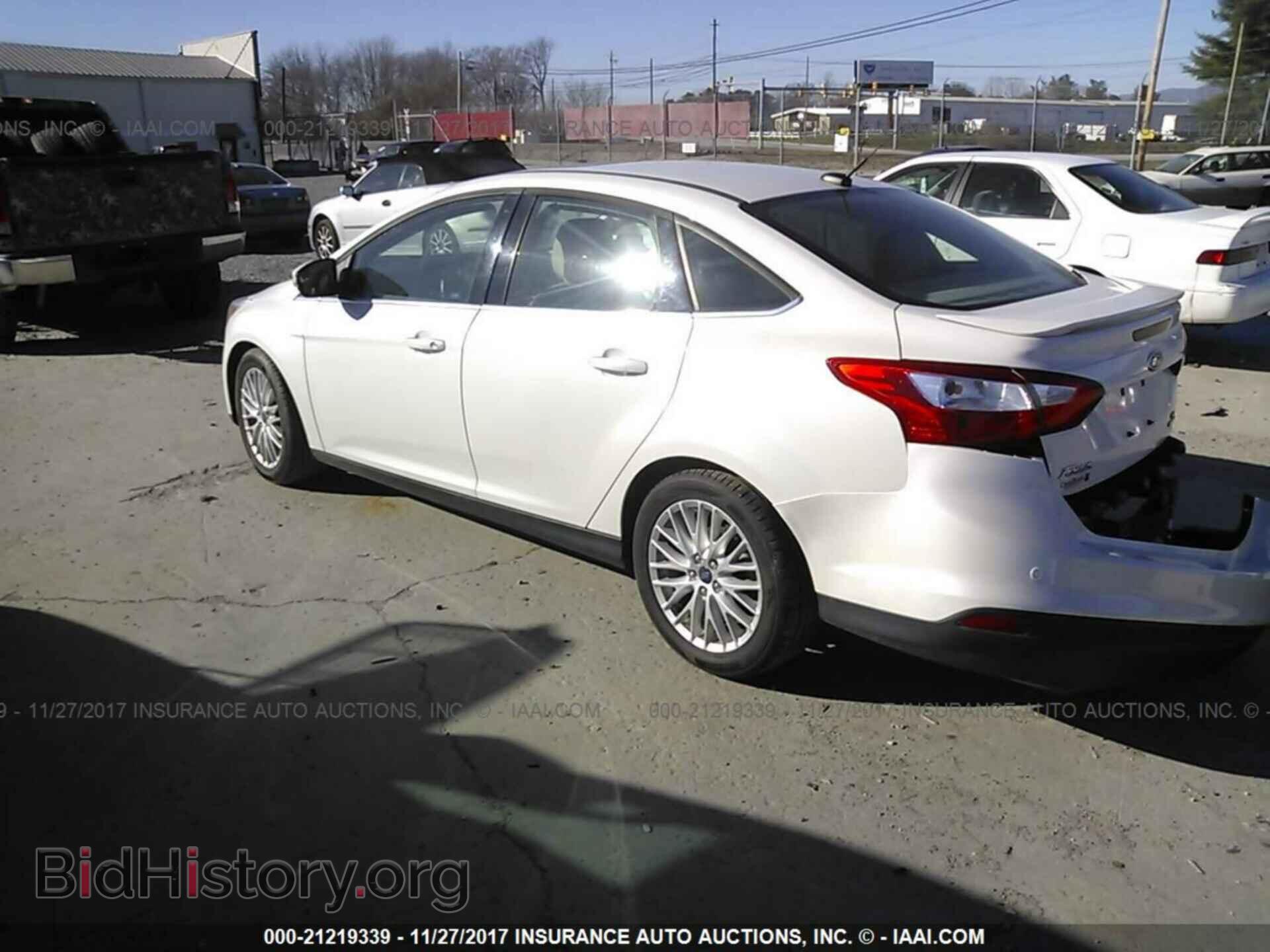 2012 Ford Focus - VIN: 1FAHP3H2XCL407841 - Photo 3