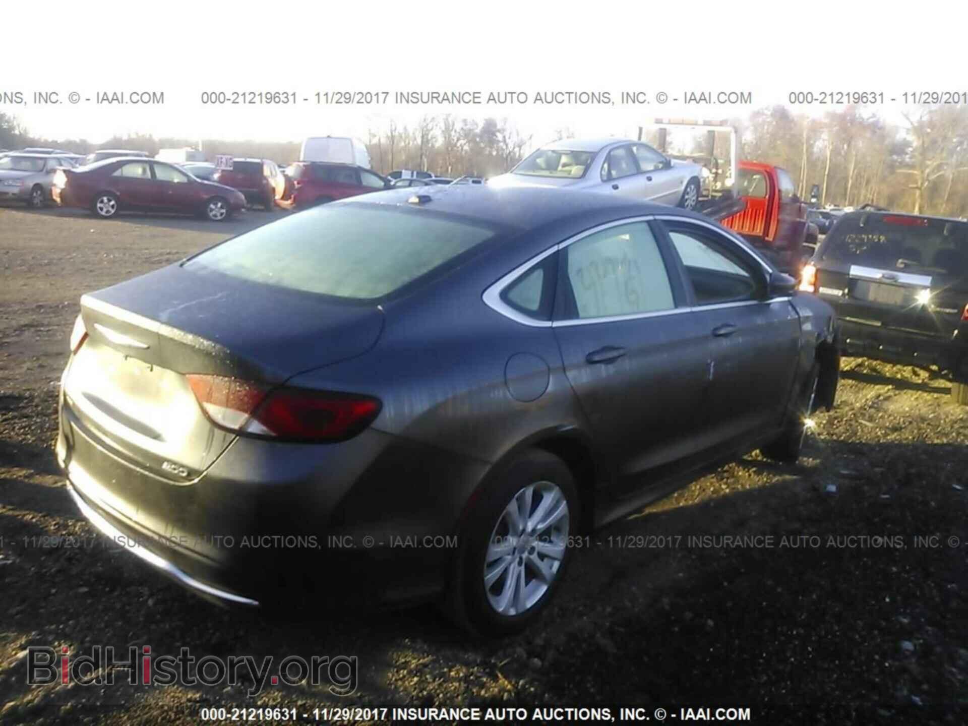 2015 Chrysler 200 - VIN: 1C3CCCAB7FN640440 - Photo 4