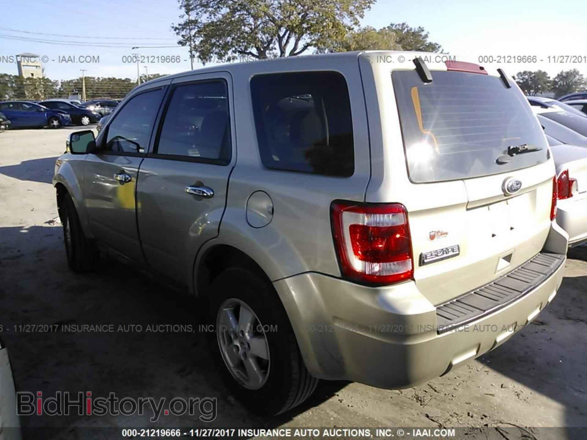 2012 Ford Escape - VIN: 1FMCU0C70CKA20442 - Photo 3