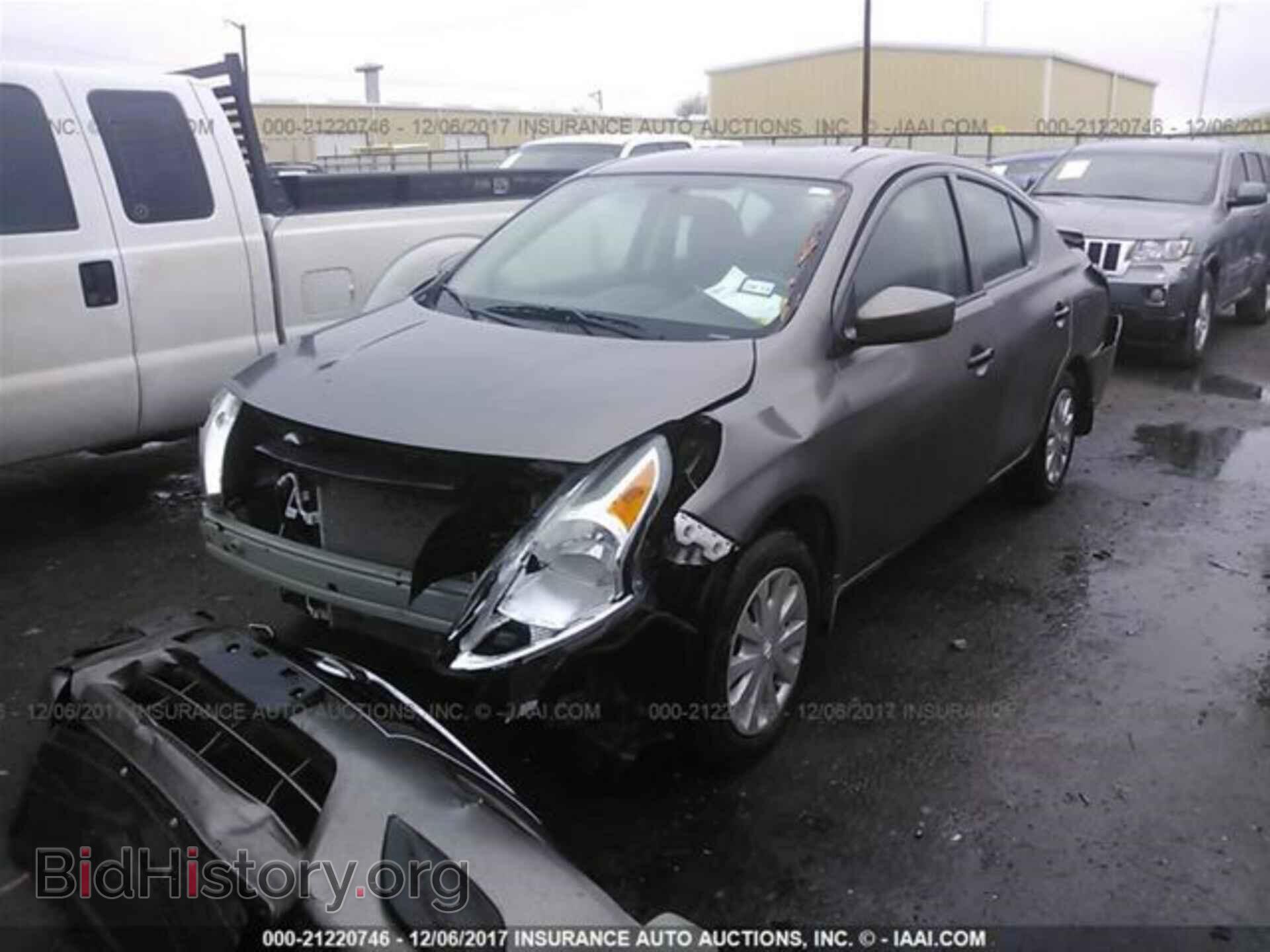 2017 Nissan Versa - VIN: 3N1CN7AP3HL808167 - Фото 2