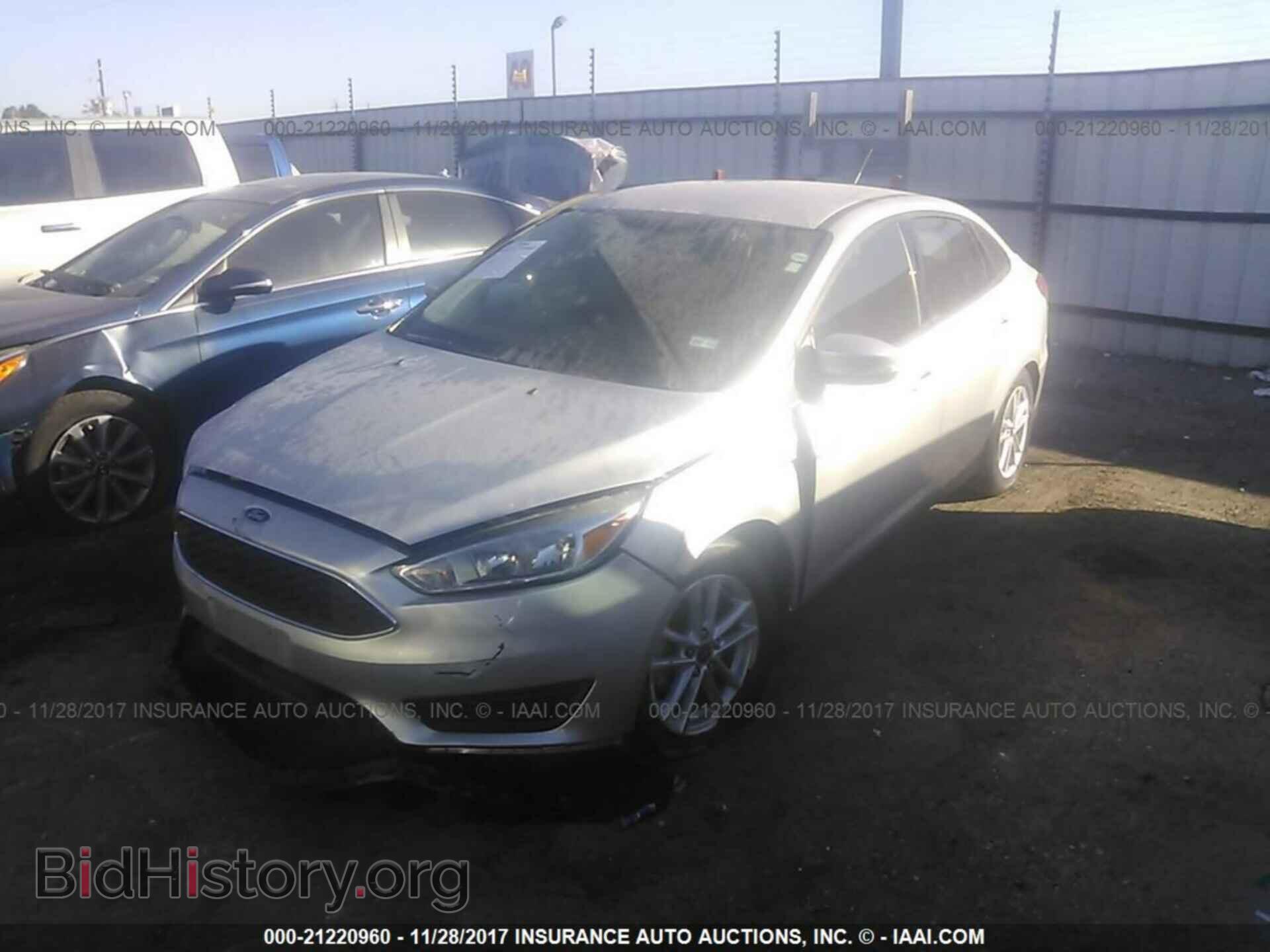 2016 Ford Focus - VIN: 1FADP3F25GL359947 - Photo 2