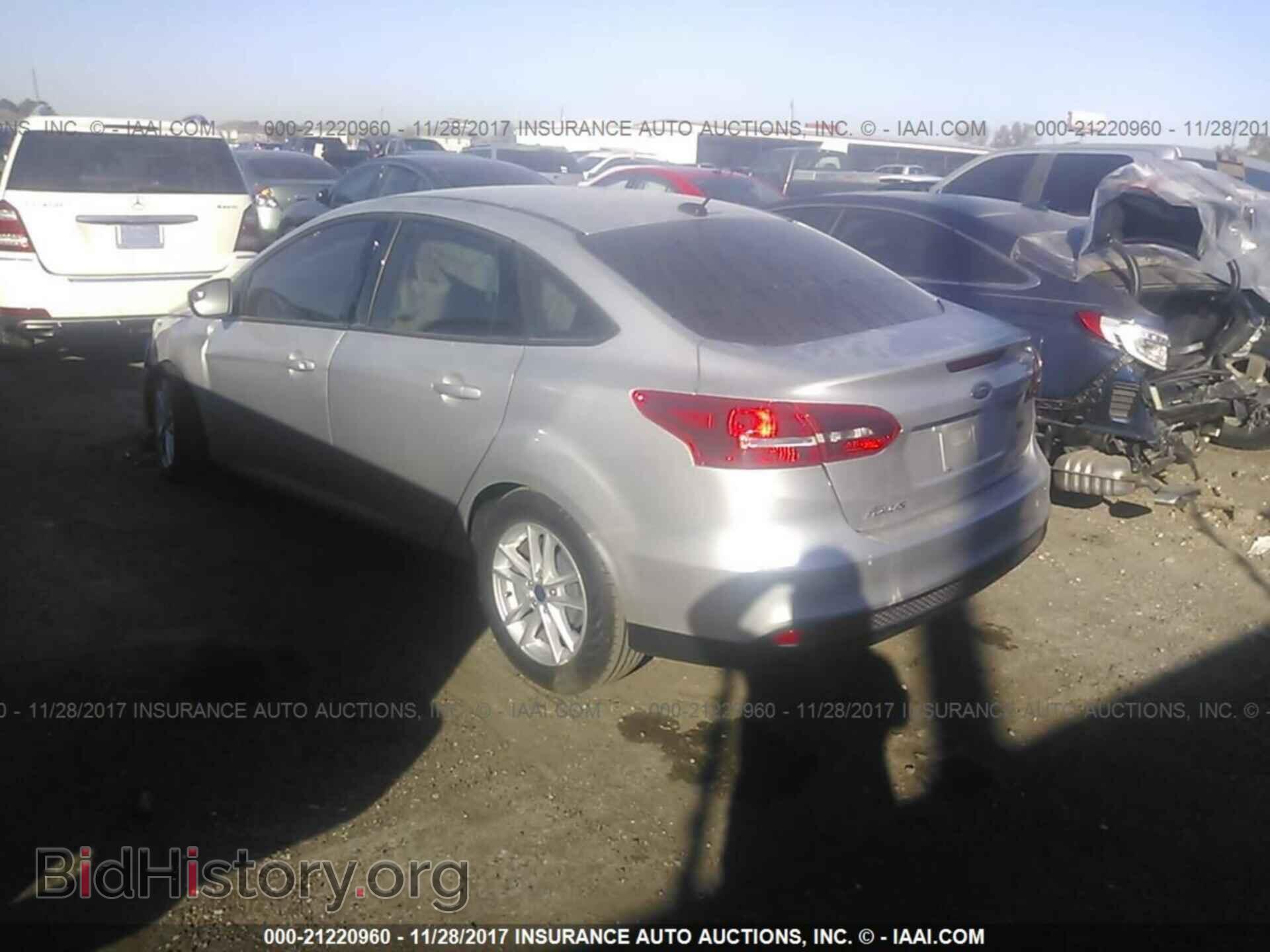2016 Ford Focus - VIN: 1FADP3F25GL359947 - Photo 3