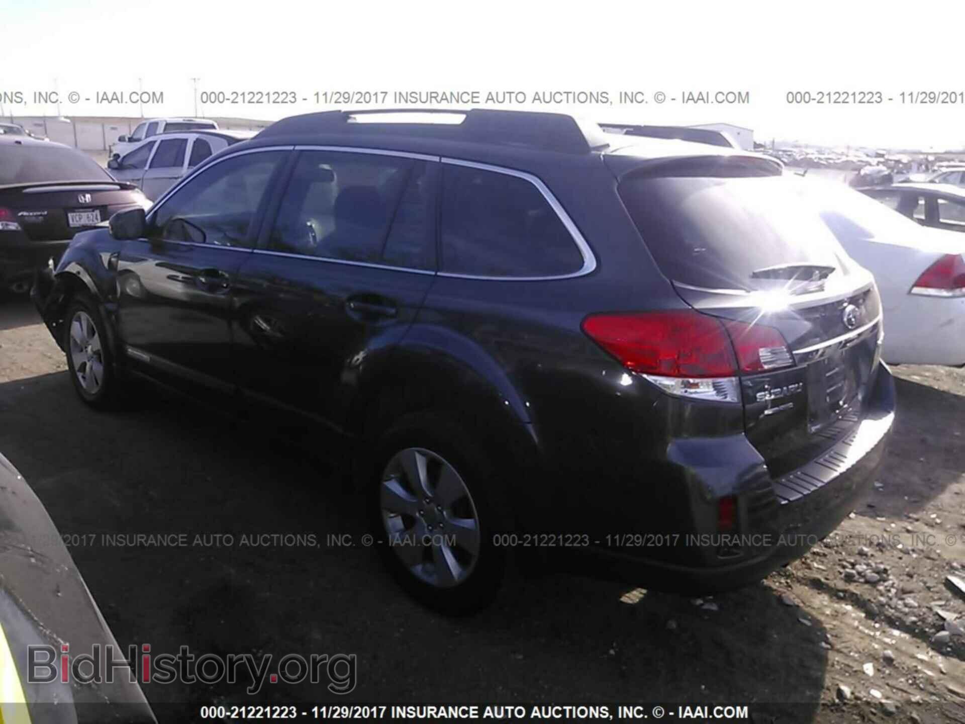 2011 Subaru Outback - VIN: 4S4BRCCC8B3313445 - Фото 3
