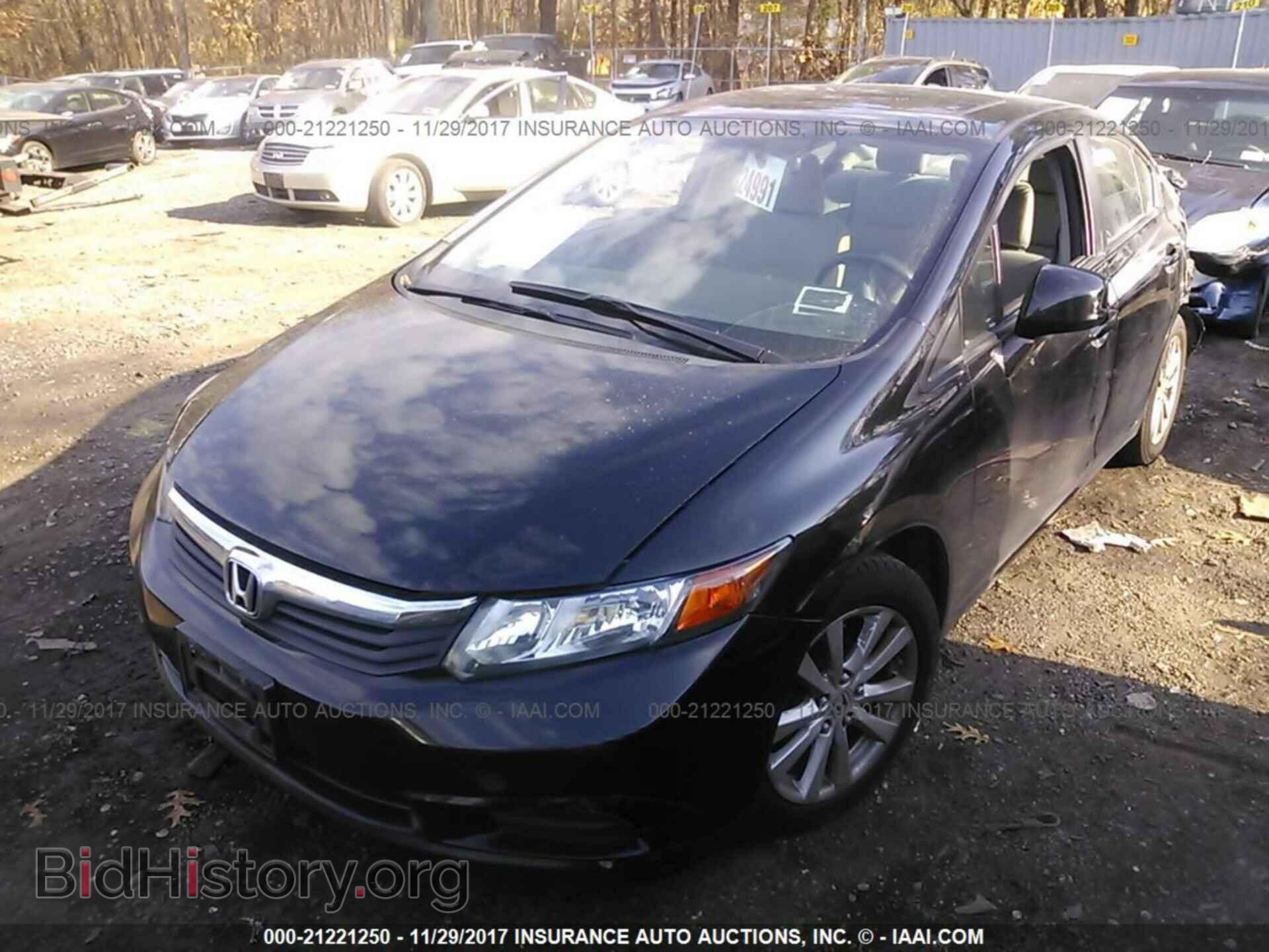 2012 Honda Civic - VIN: 2HGFB2F87CH321824 - Photo 2