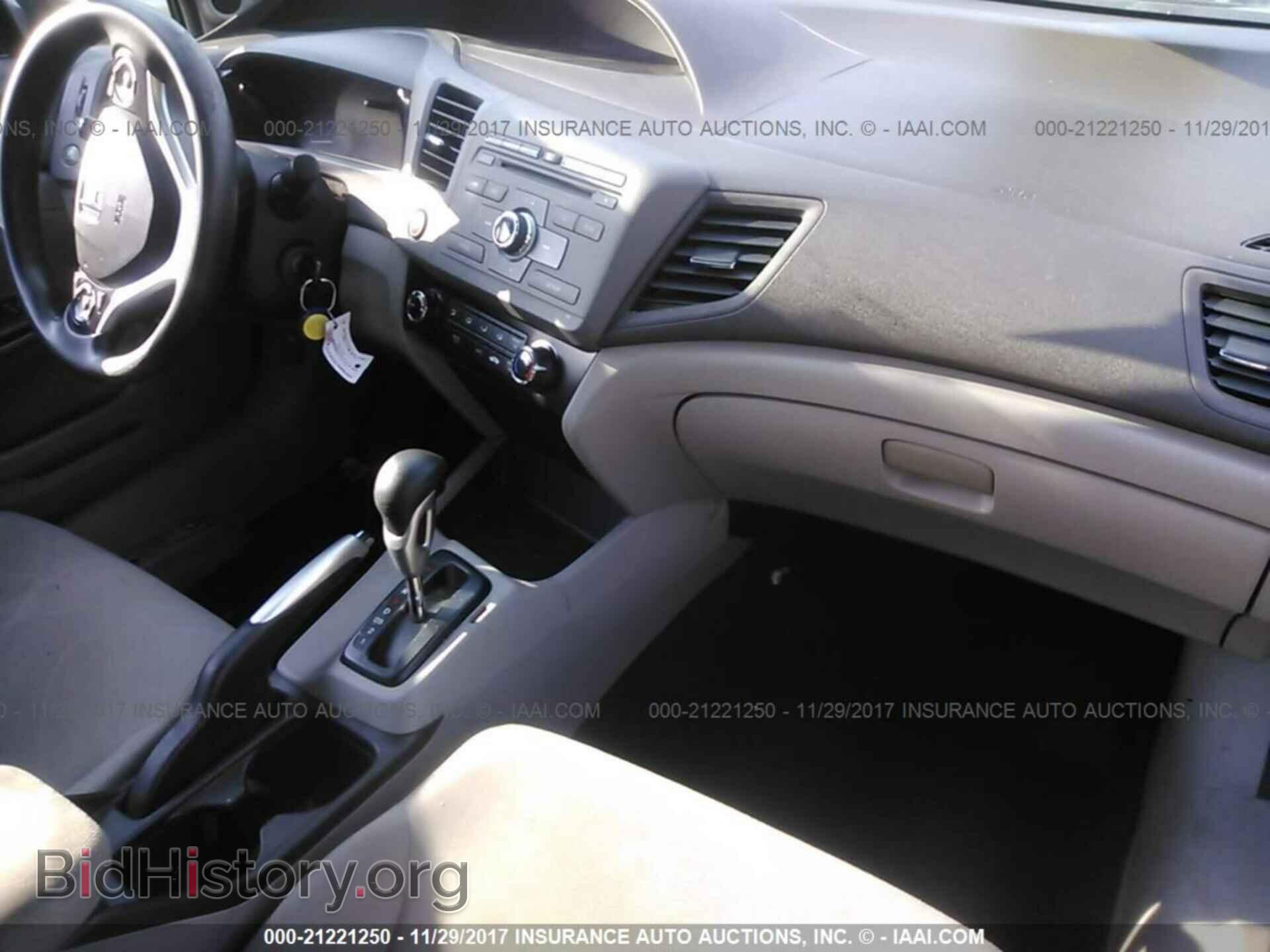 2012 Honda Civic - VIN: 2HGFB2F87CH321824 - Photo 5