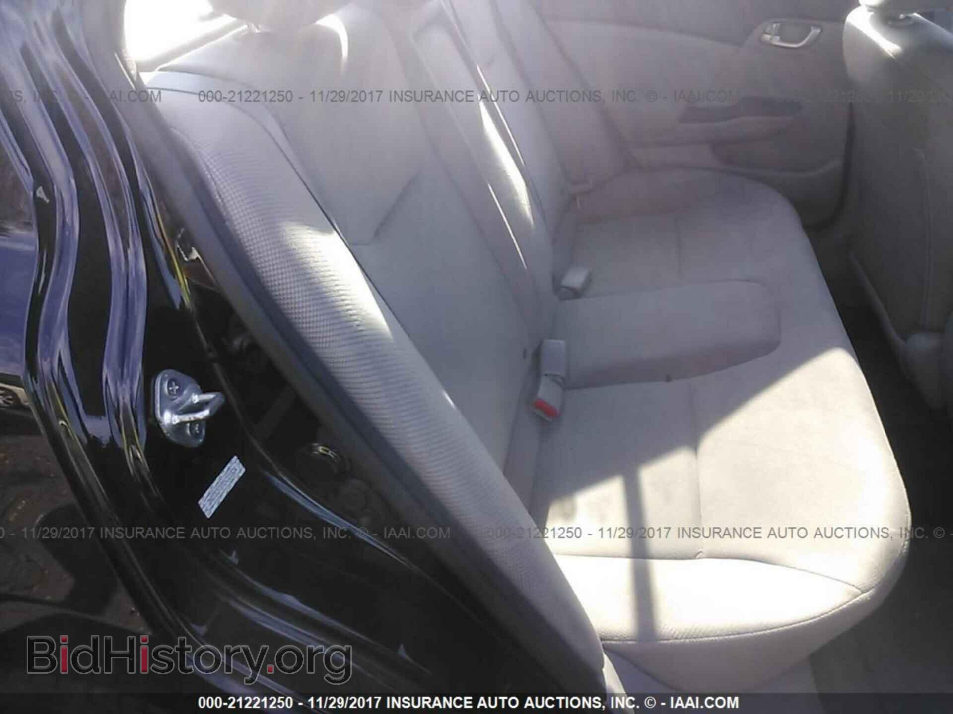 2012 Honda Civic - VIN: 2HGFB2F87CH321824 - Photo 8