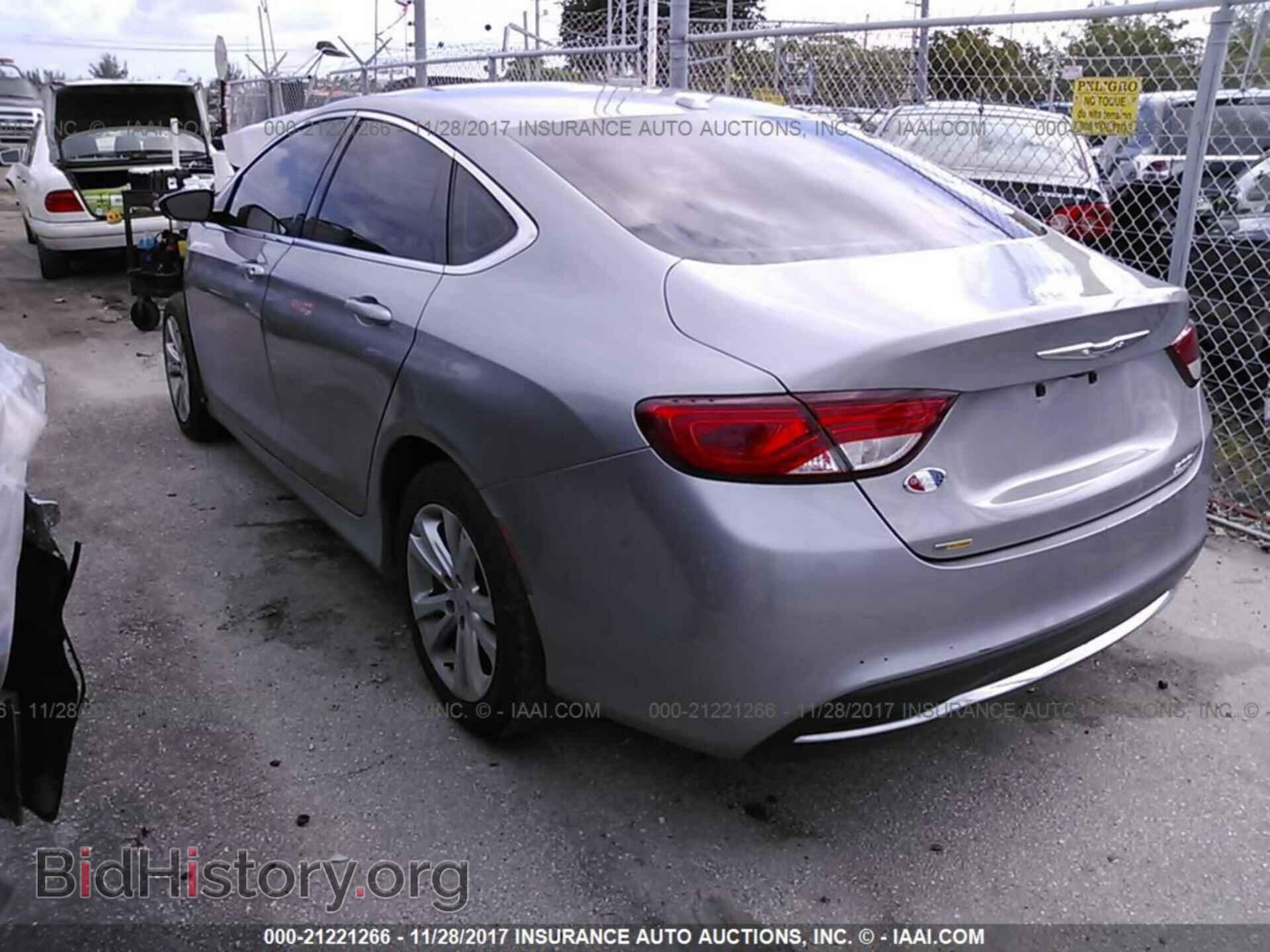2015 Chrysler 200 - VIN: 1C3CCCAB0FN596880 - Photo 3
