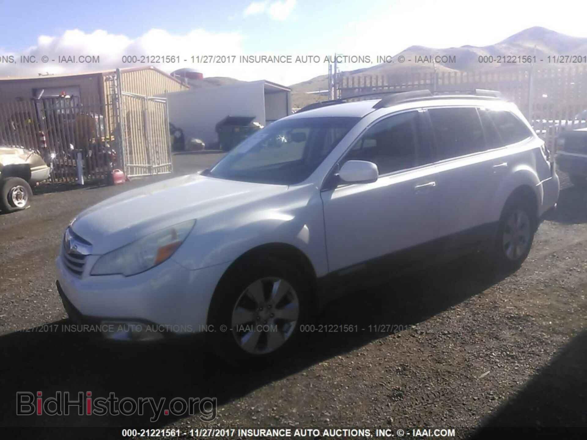 2011 Subaru Outback - VIN: 4S4BRBCC5B3395239 - Фото 2