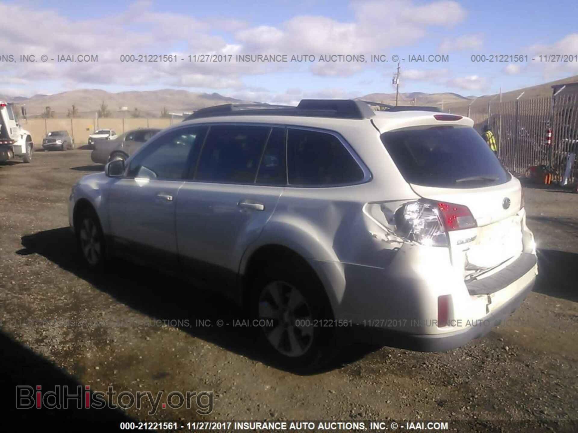 2011 Subaru Outback - VIN: 4S4BRBCC5B3395239 - Фото 3