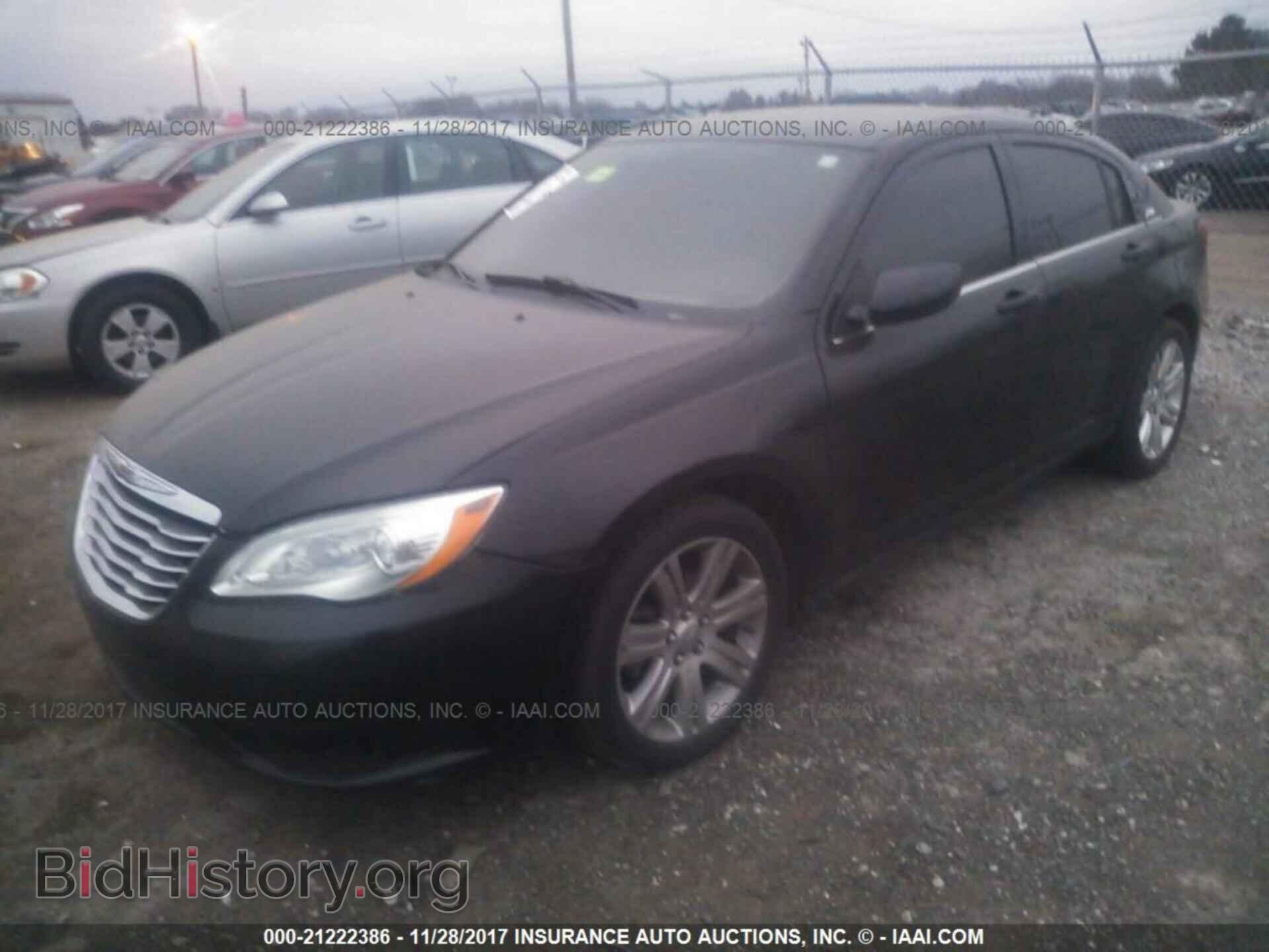 2013 Chrysler 200 - VIN: 1C3CCBAB7DN669475 - Фото 2